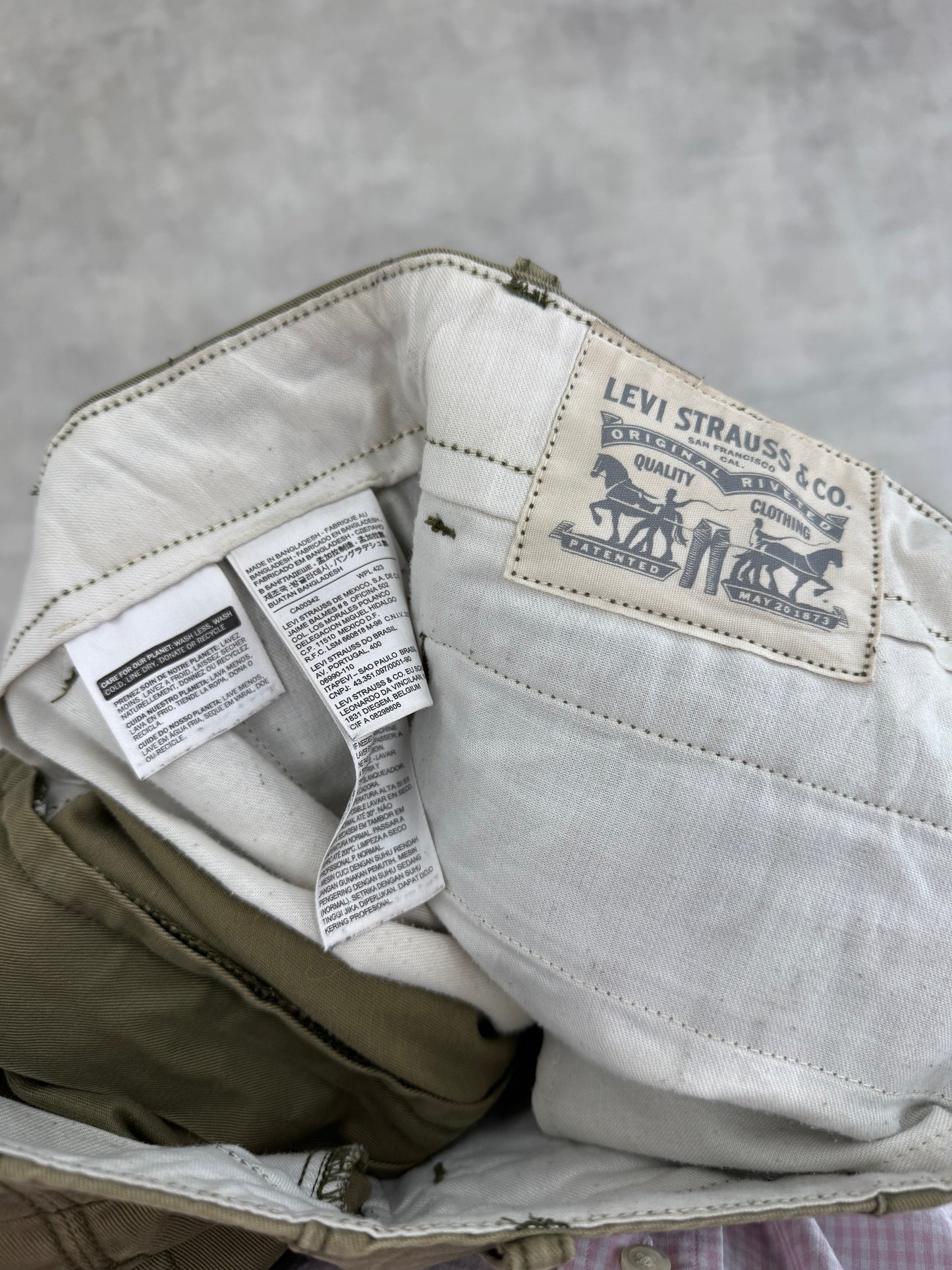 00's Levi's cargo shorts