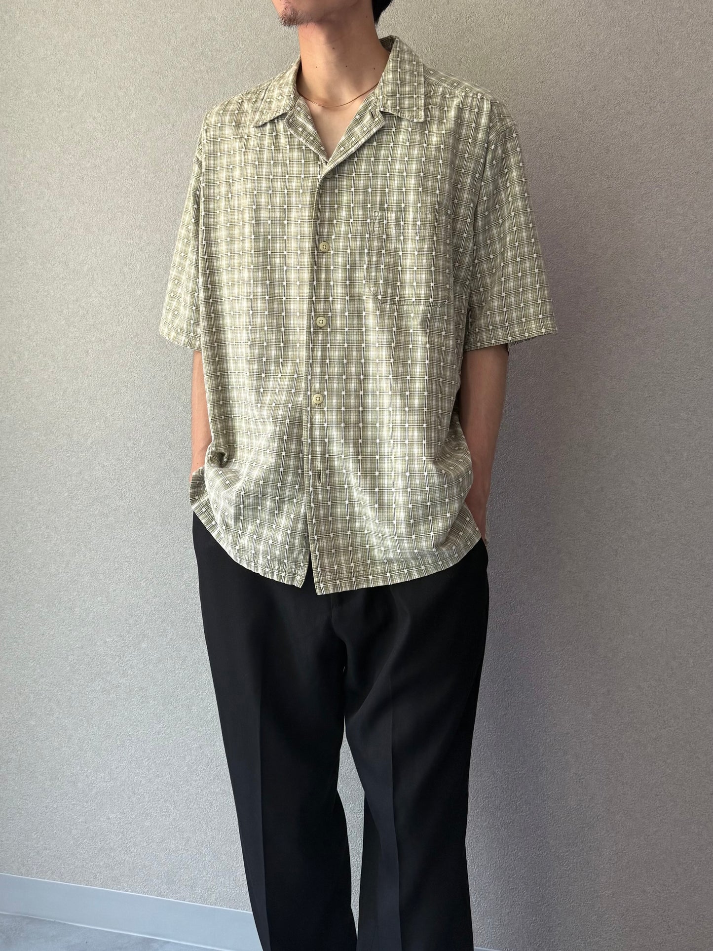 00's Levi's open collar shirt