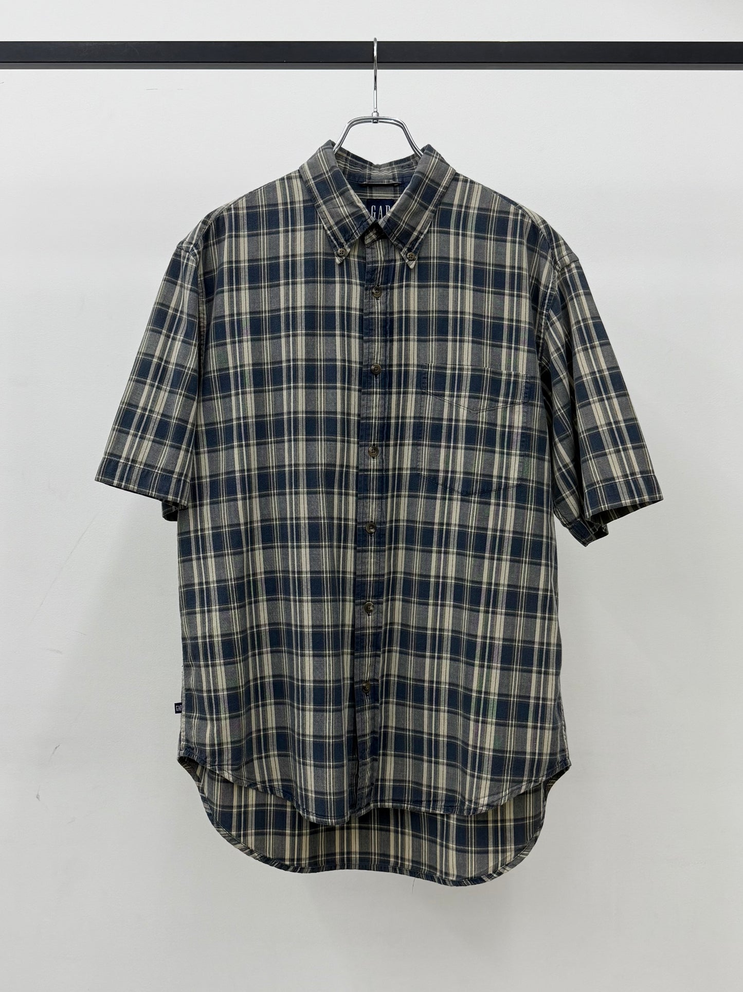 00's GAP BD shirt