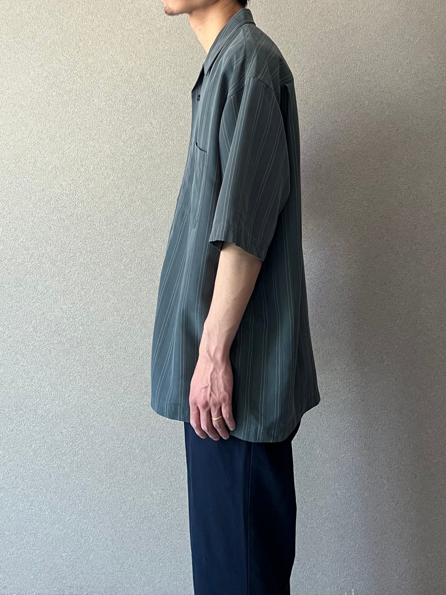 00's haggar open collar shirt