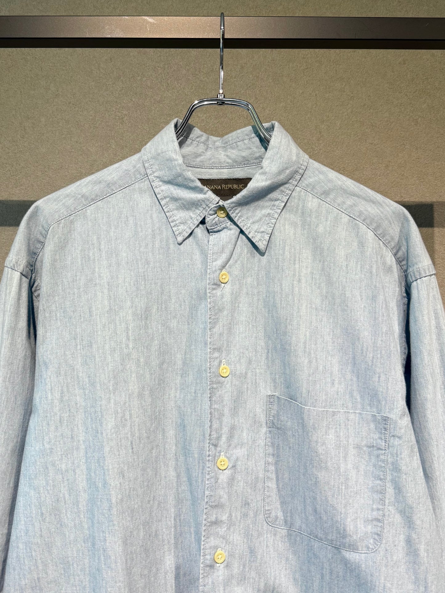 00's BANANA REPUBLIC chambray shirt