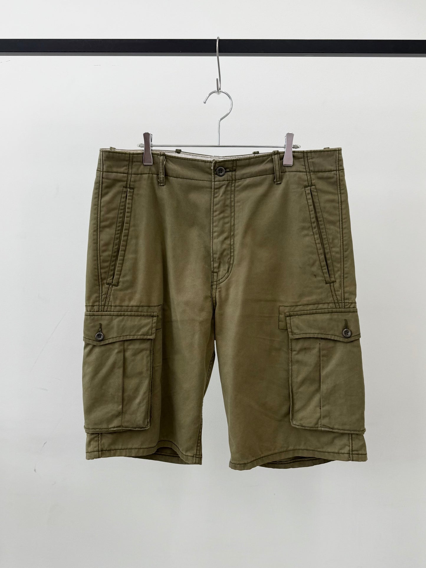 00's Levi's cargo shorts