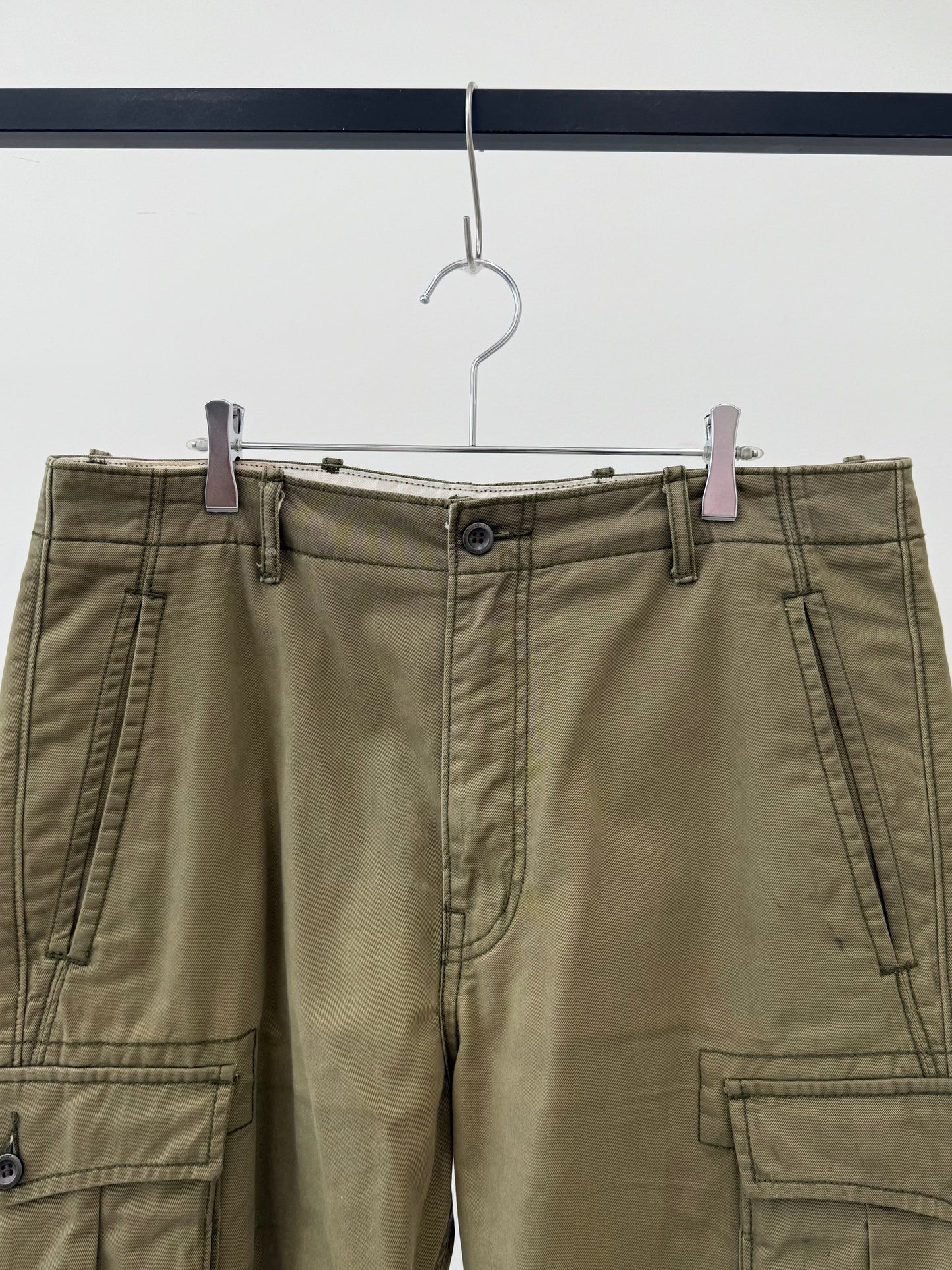 00's Levi's cargo shorts