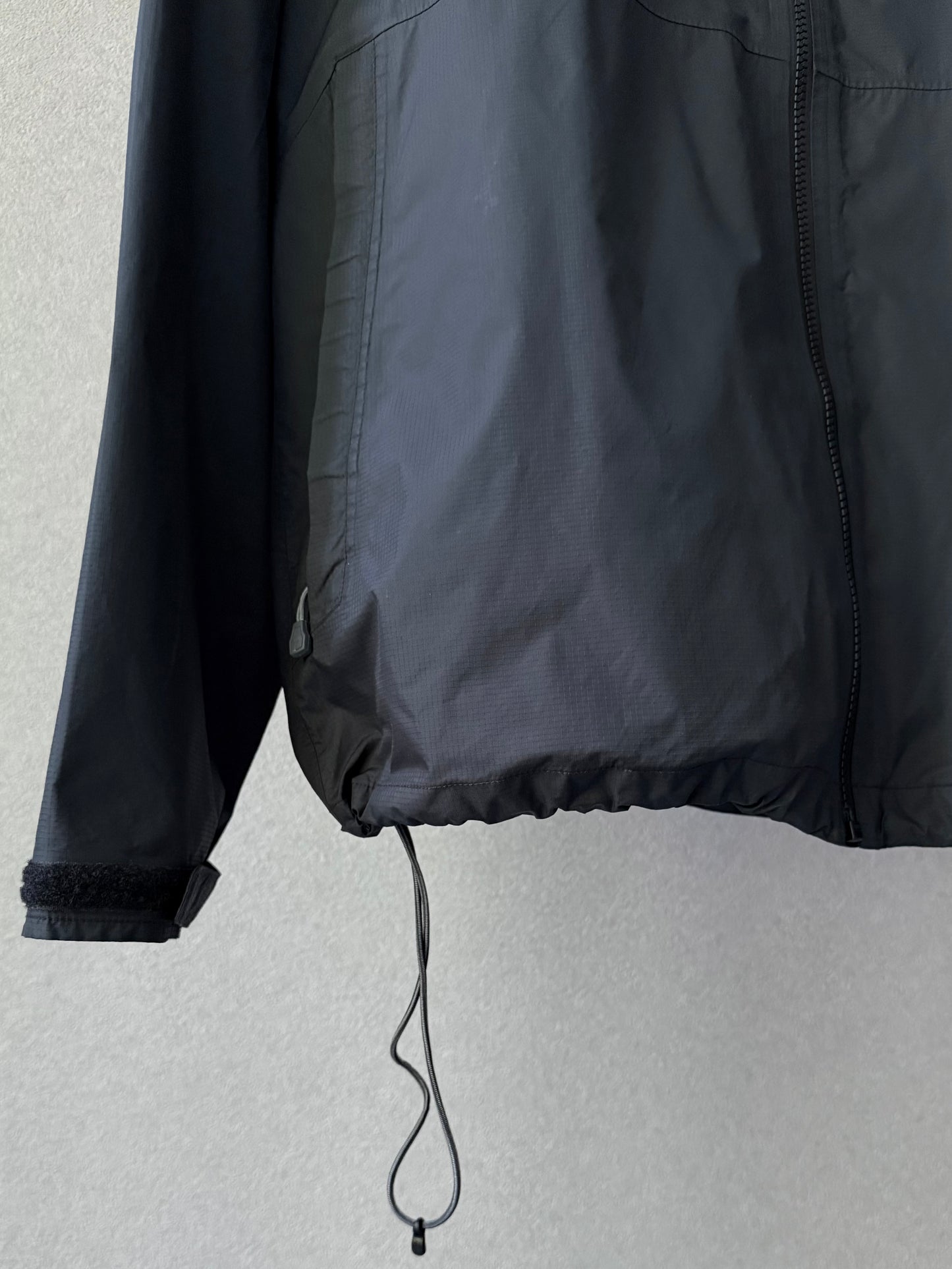 00's MOUNTAIN HARDWEAR nylon jacket