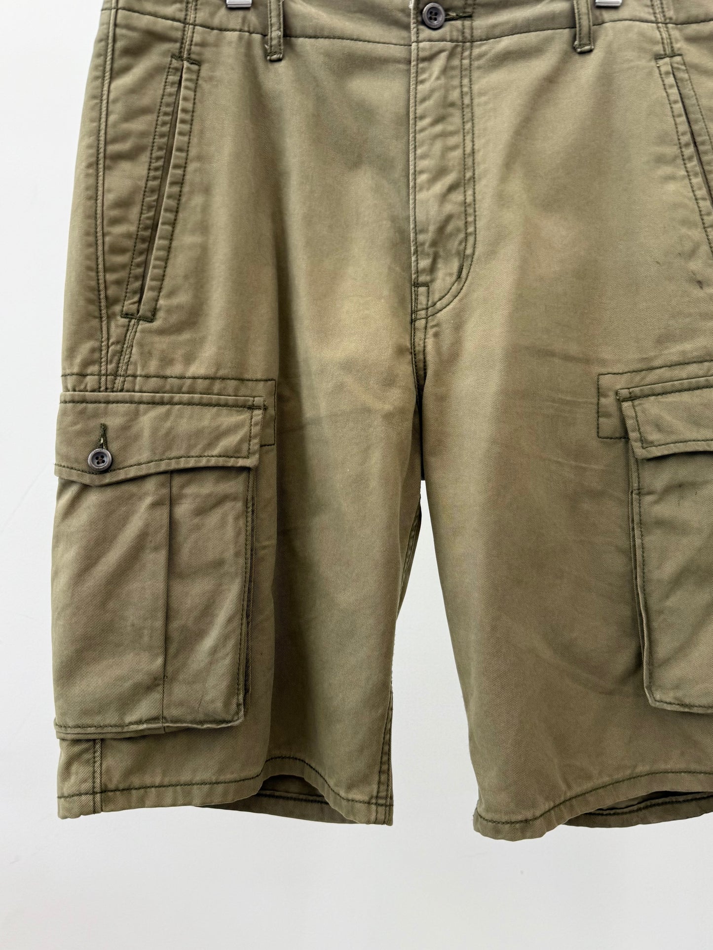 00's Levi's cargo shorts