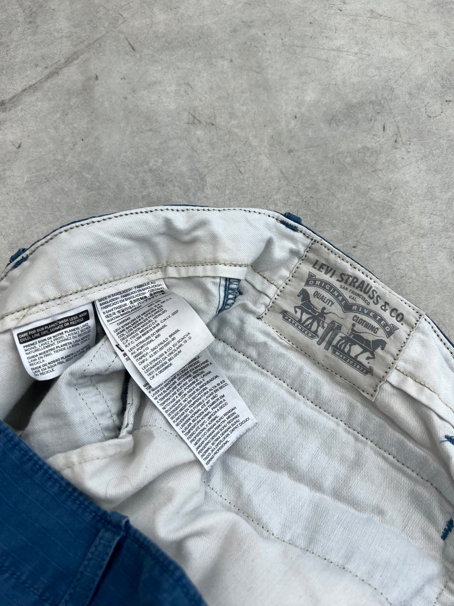 00's Levi's cargo pants