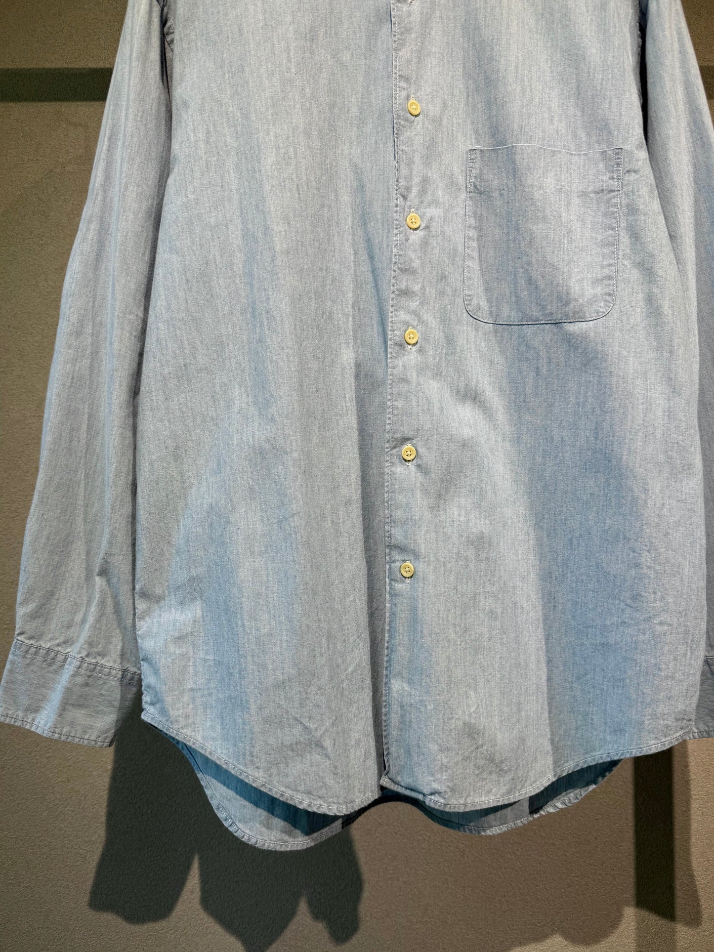 00's BANANA REPUBLIC chambray shirt