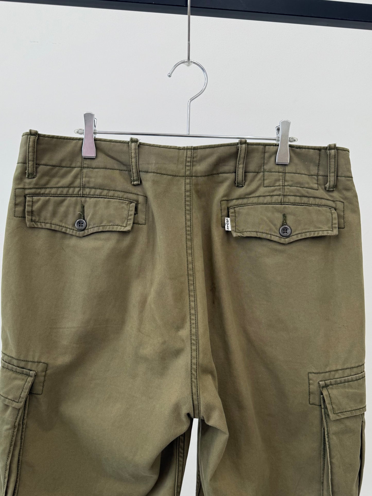 00's Levi's cargo shorts