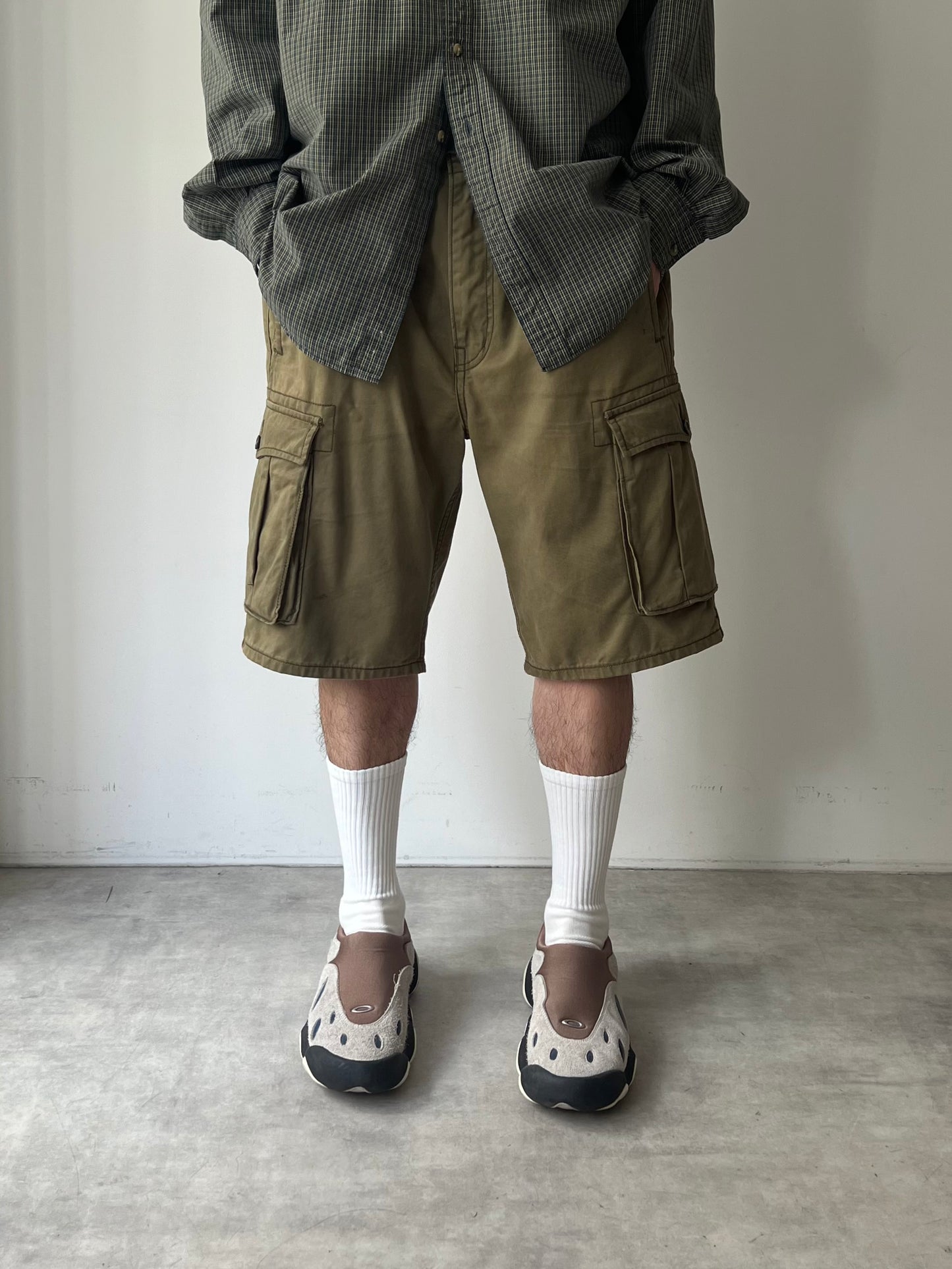 00's Levi's cargo shorts