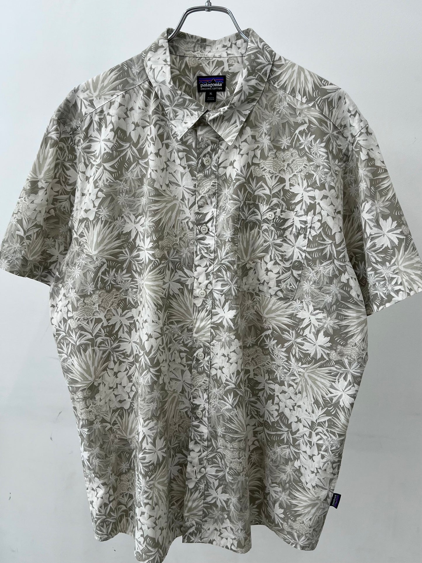 00's patagonia aroha shirt
