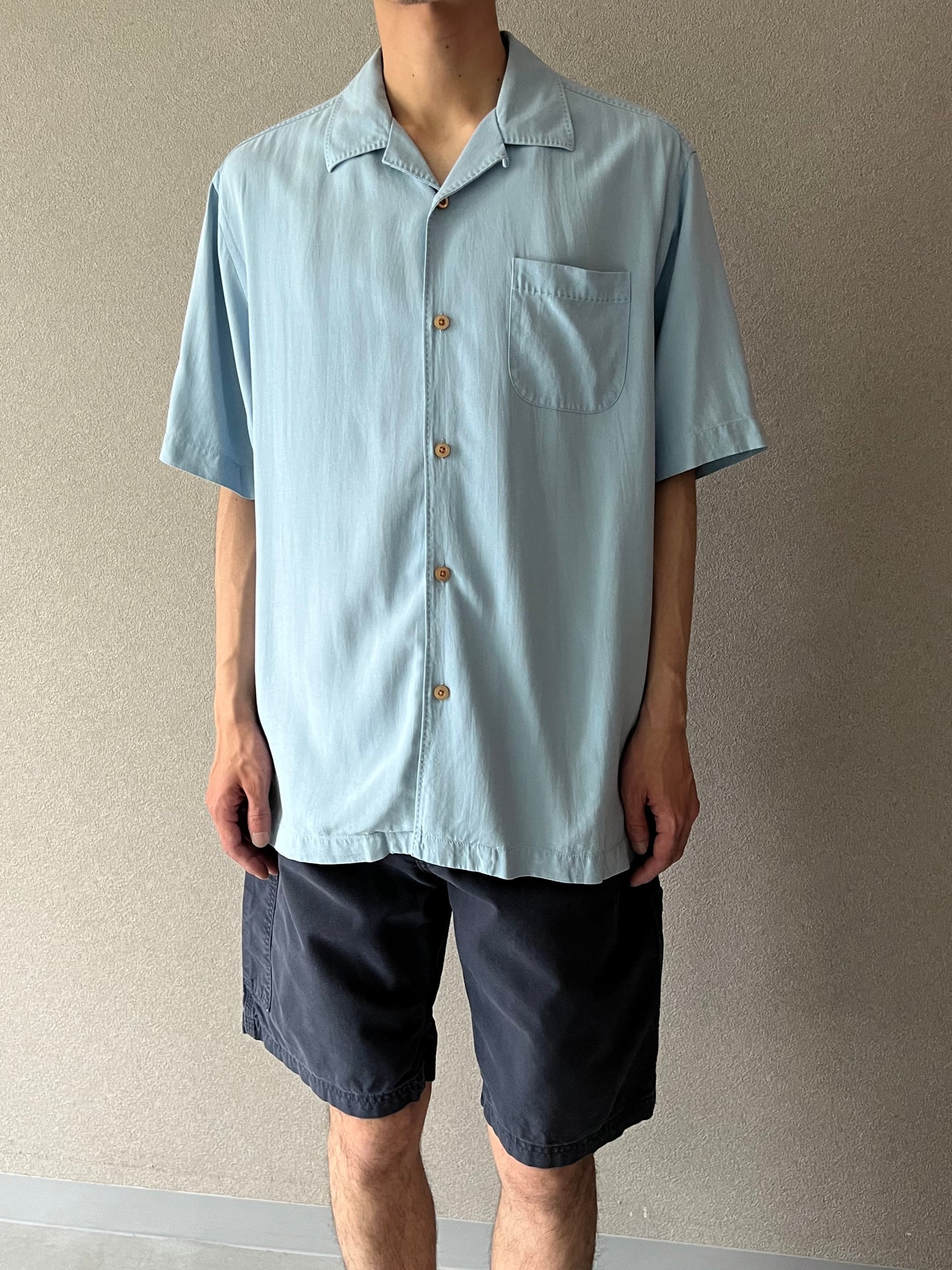 00's Tommy Bahama open collar silk shirt