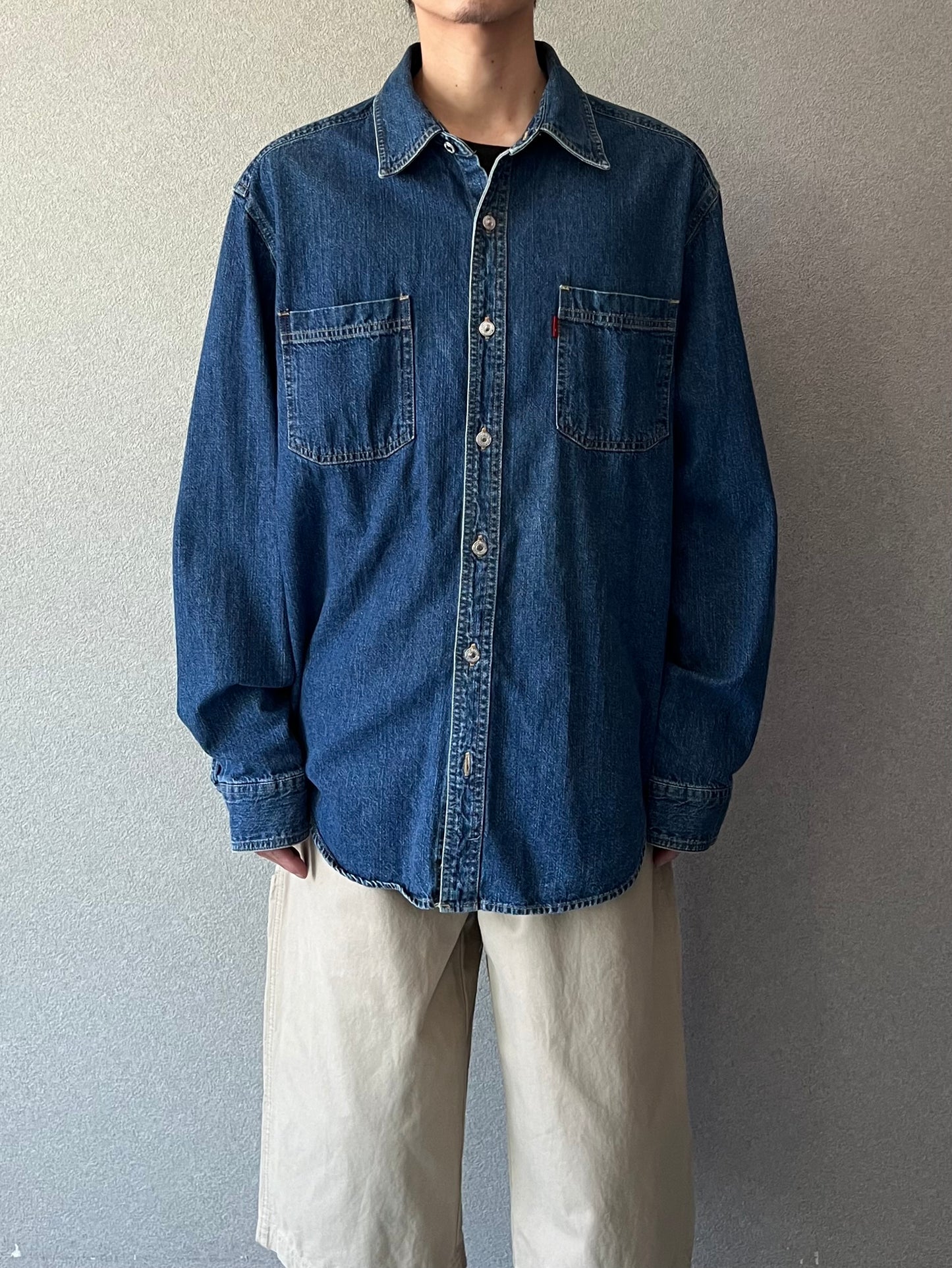 00's Levi's denim shirt
