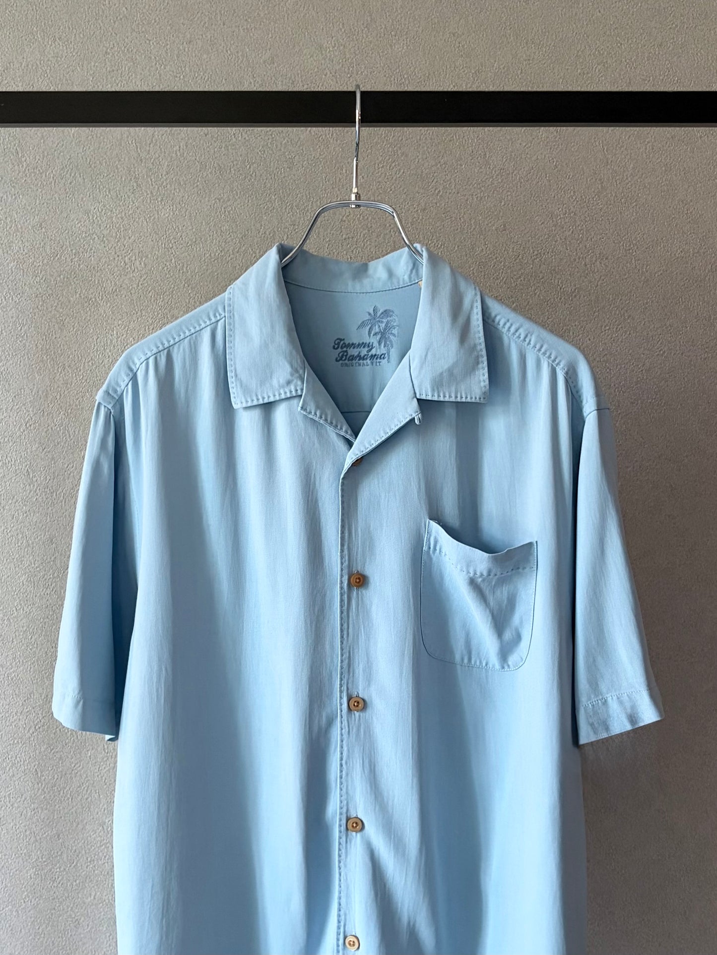 00's Tommy Bahama open collar silk shirt