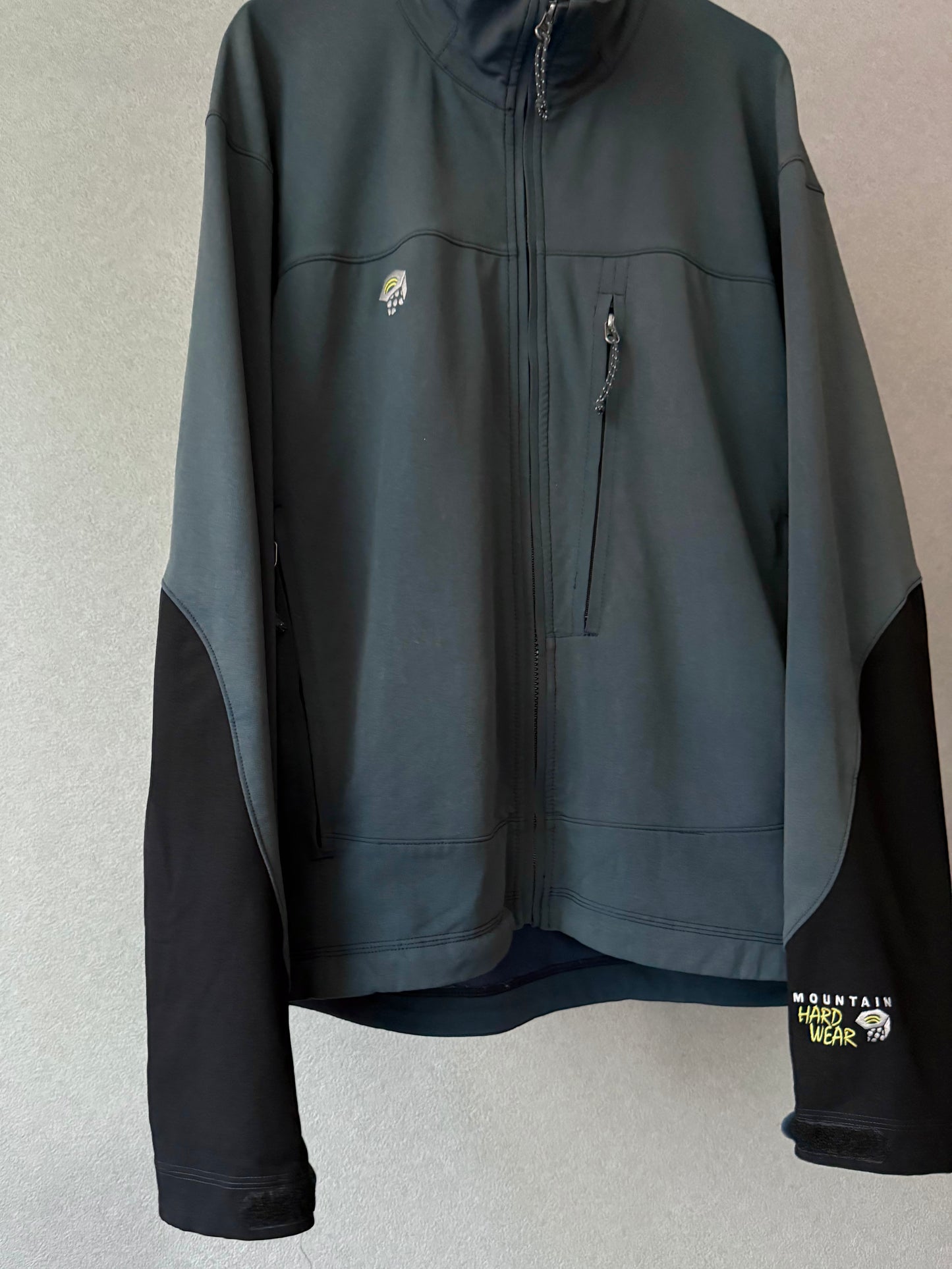 00's MOUNTAIN HARDWEAR softshell jacket
