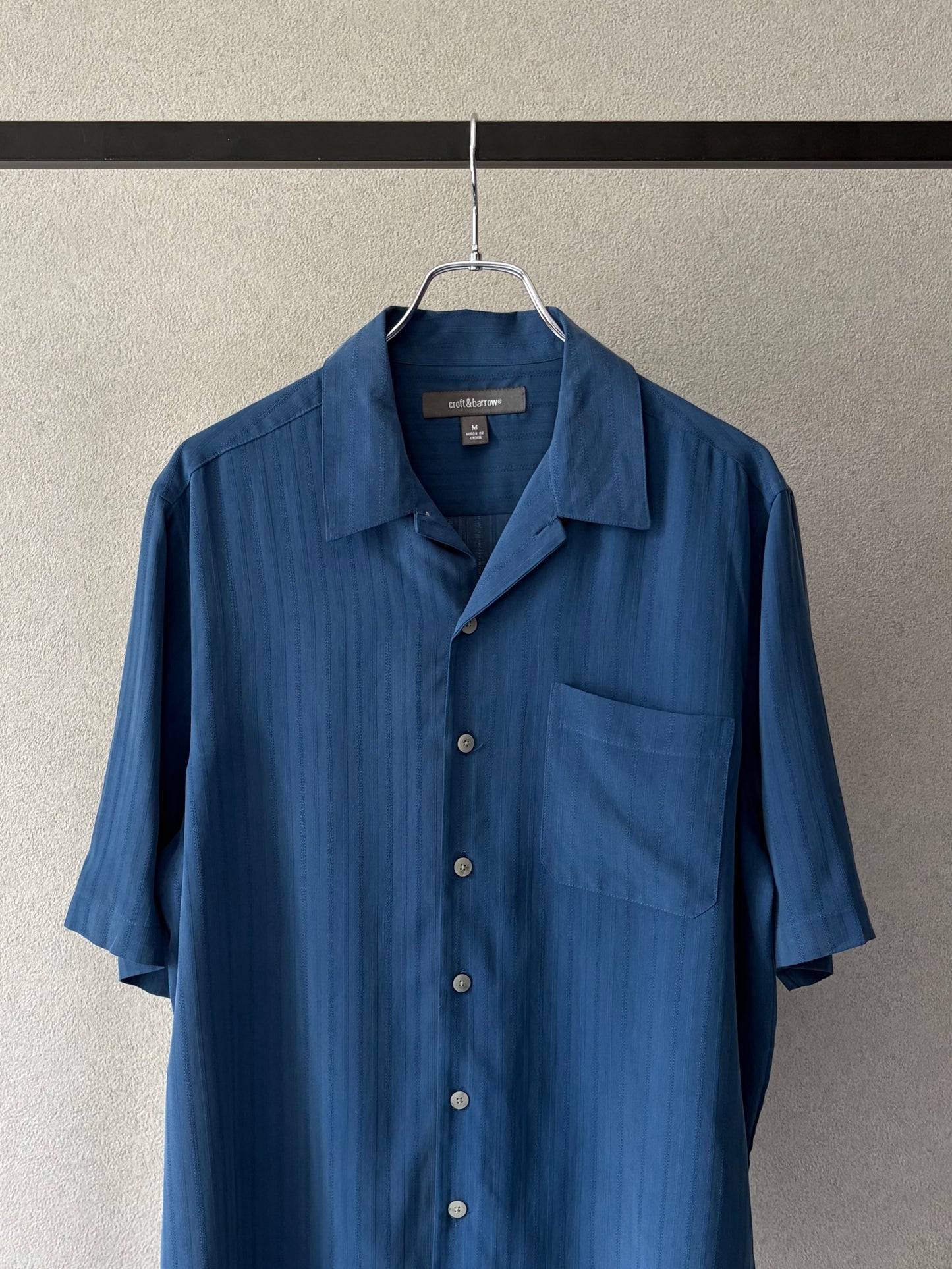 00's croft&barrow open collar silk shirt