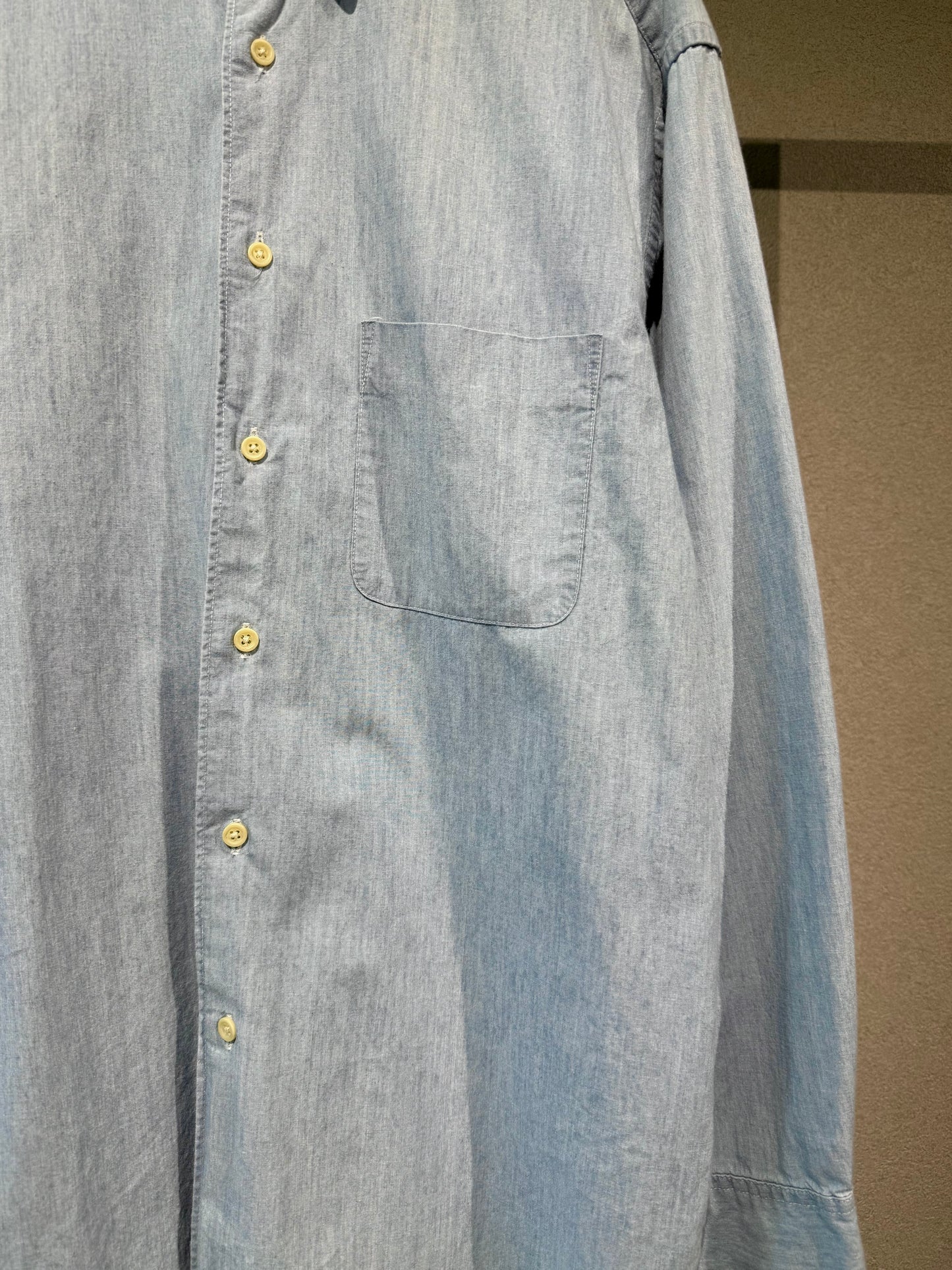 00's BANANA REPUBLIC chambray shirt