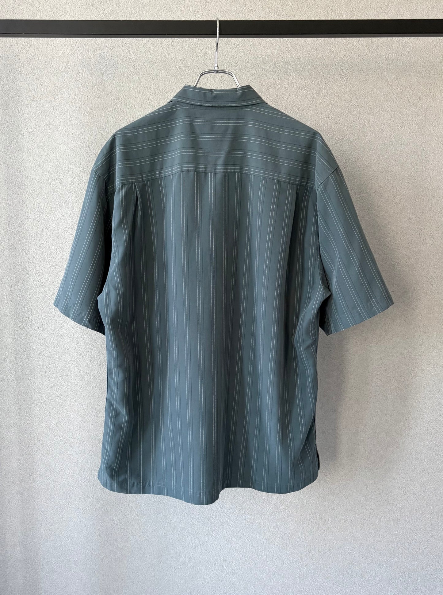 00's haggar open collar shirt