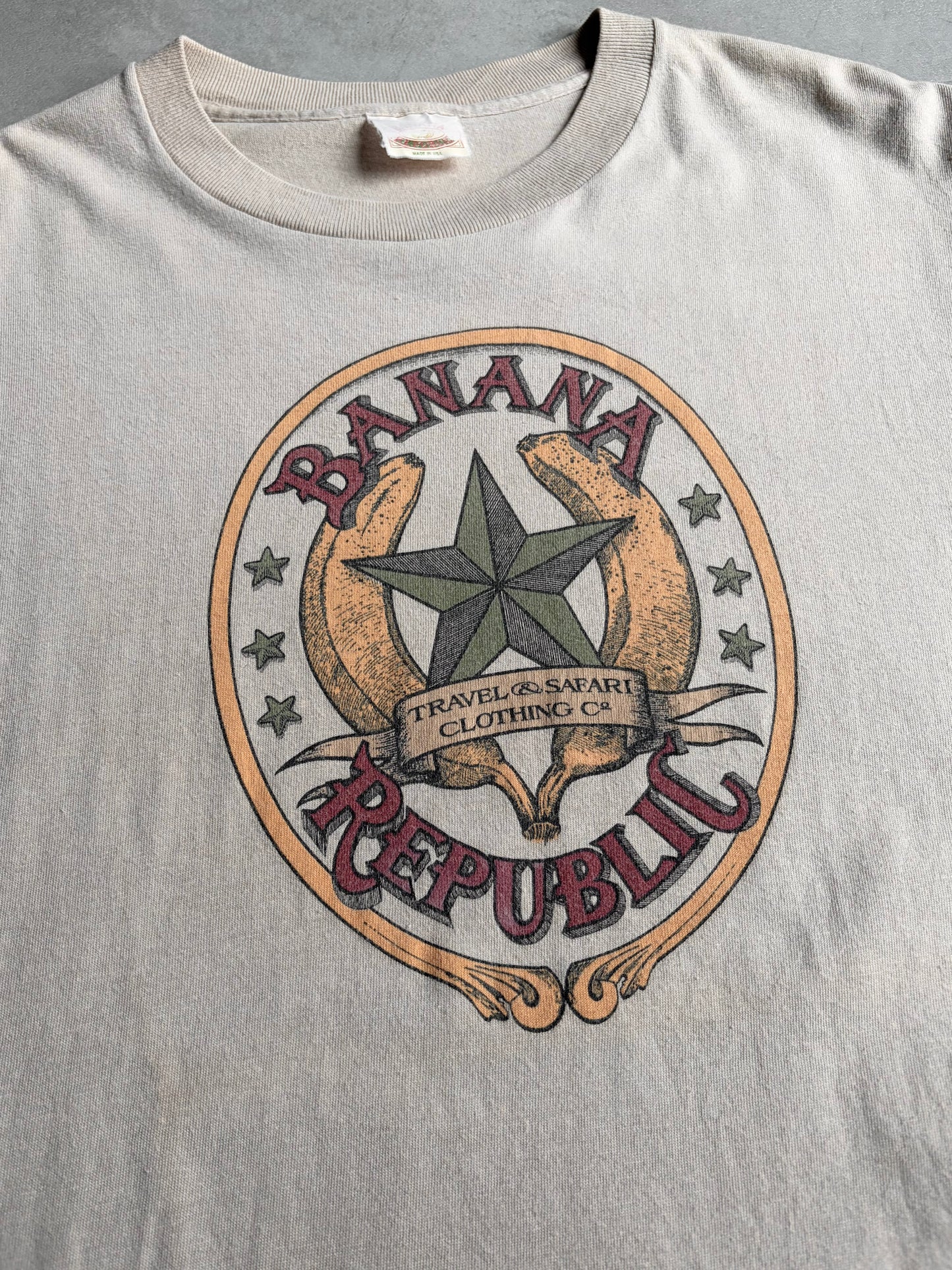 80's BANANA REPUBLIC print t-shirt "Made in USA"