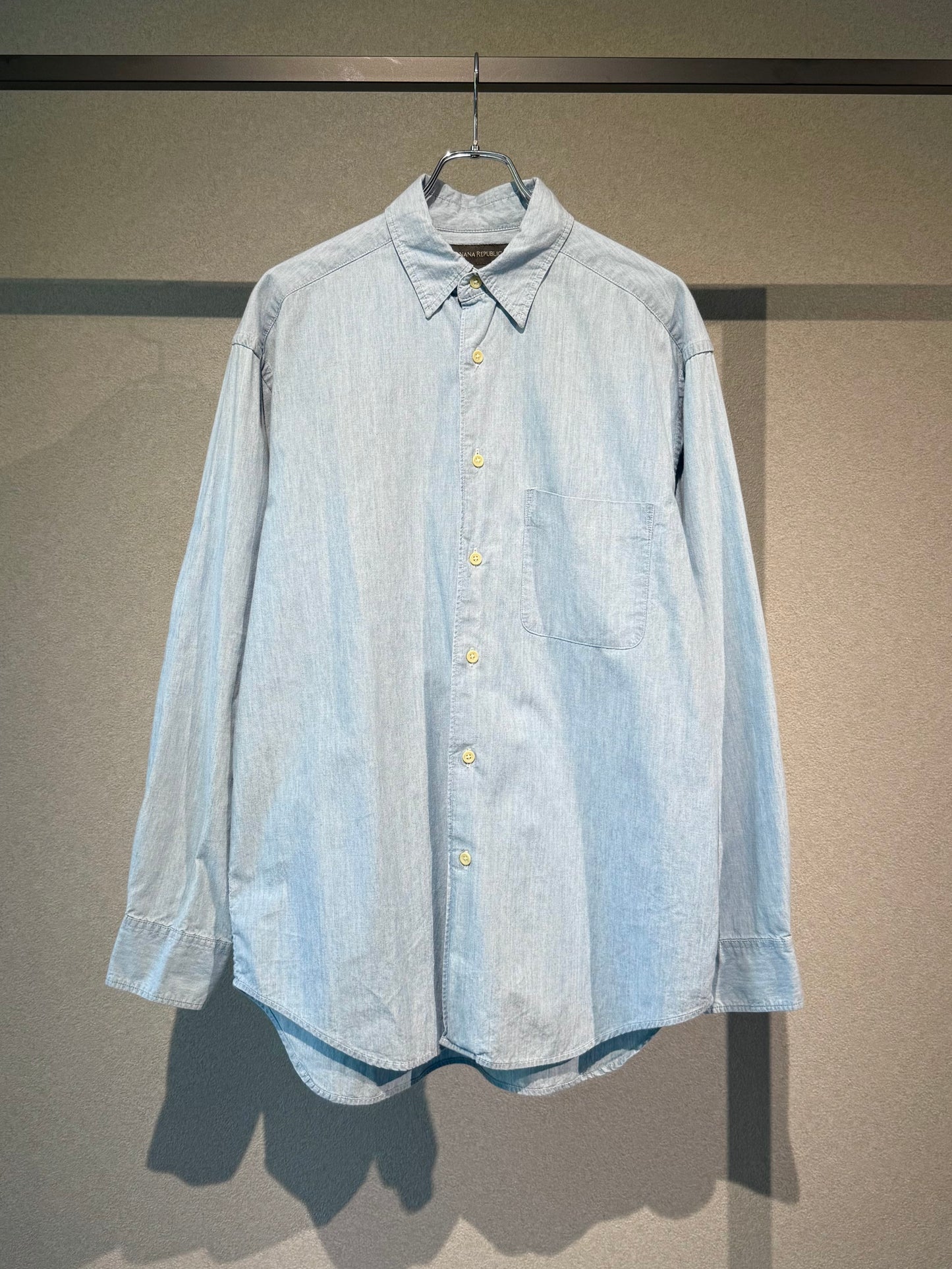 00's BANANA REPUBLIC chambray shirt