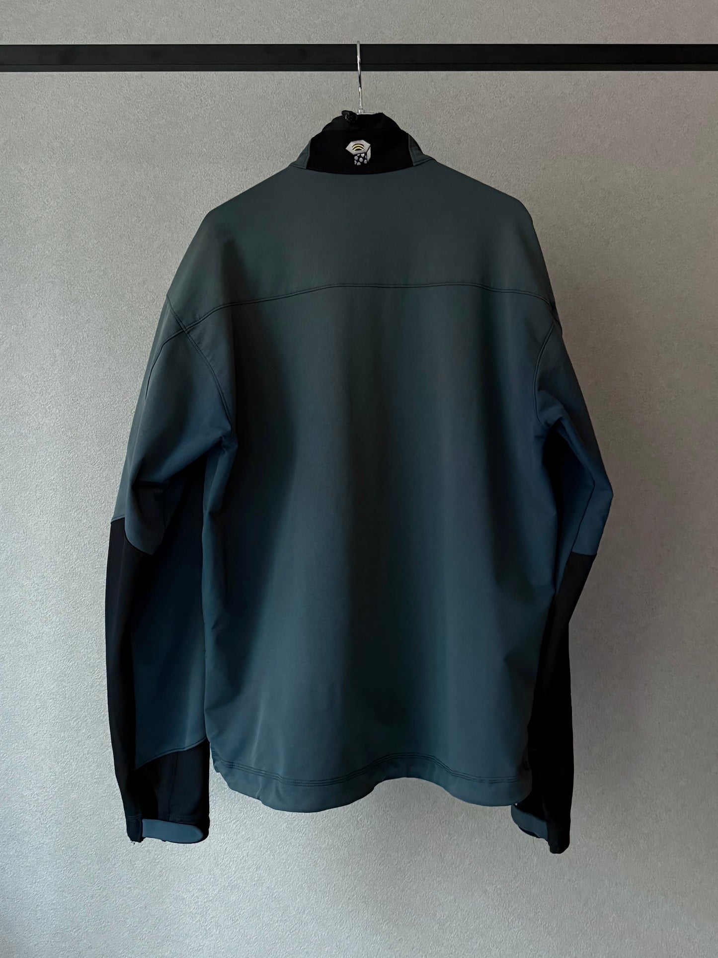 00's MOUNTAIN HARDWEAR softshell jacket