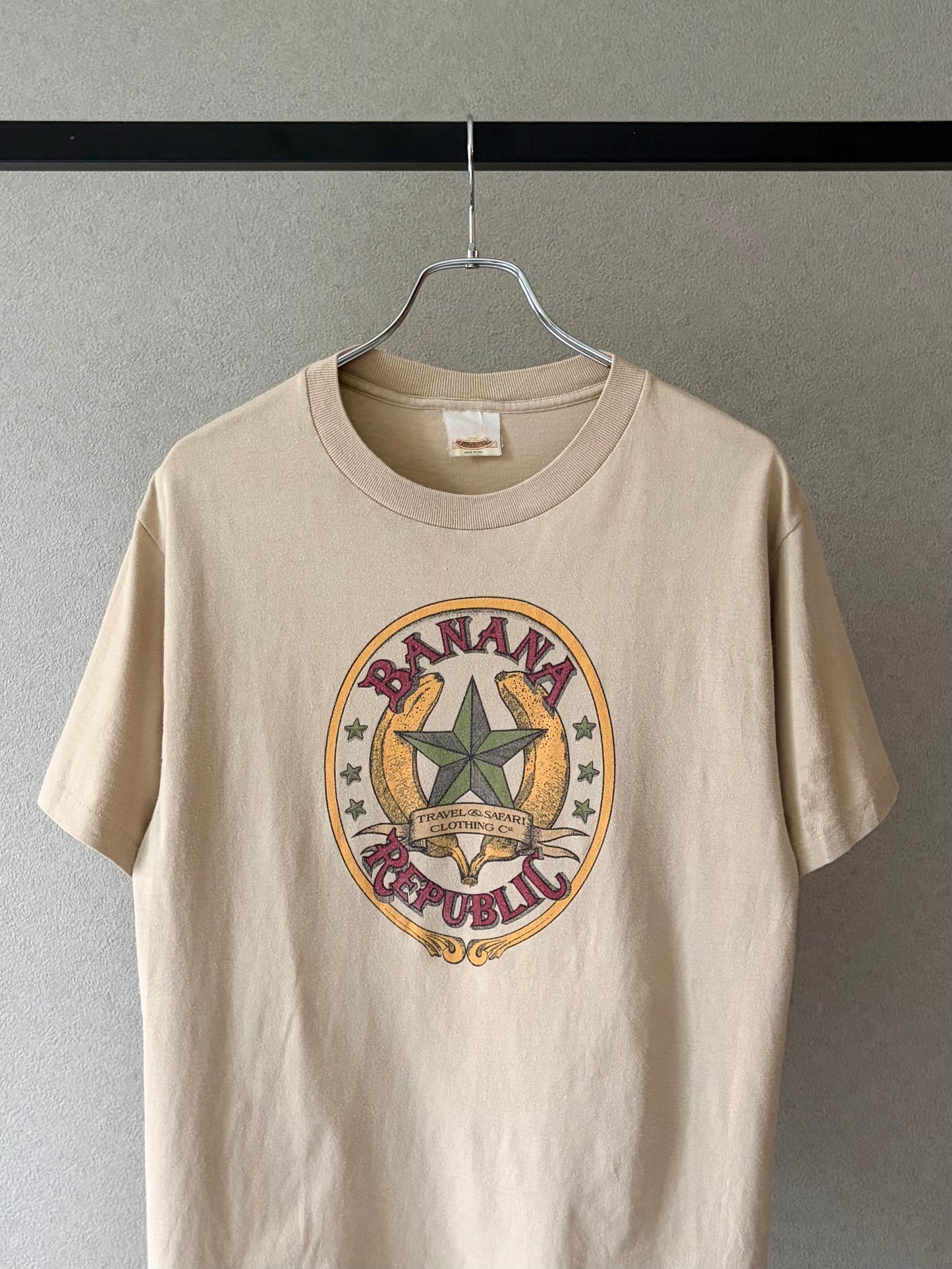 80's BANANA REPUBLIC print t-shirt "Made in USA"