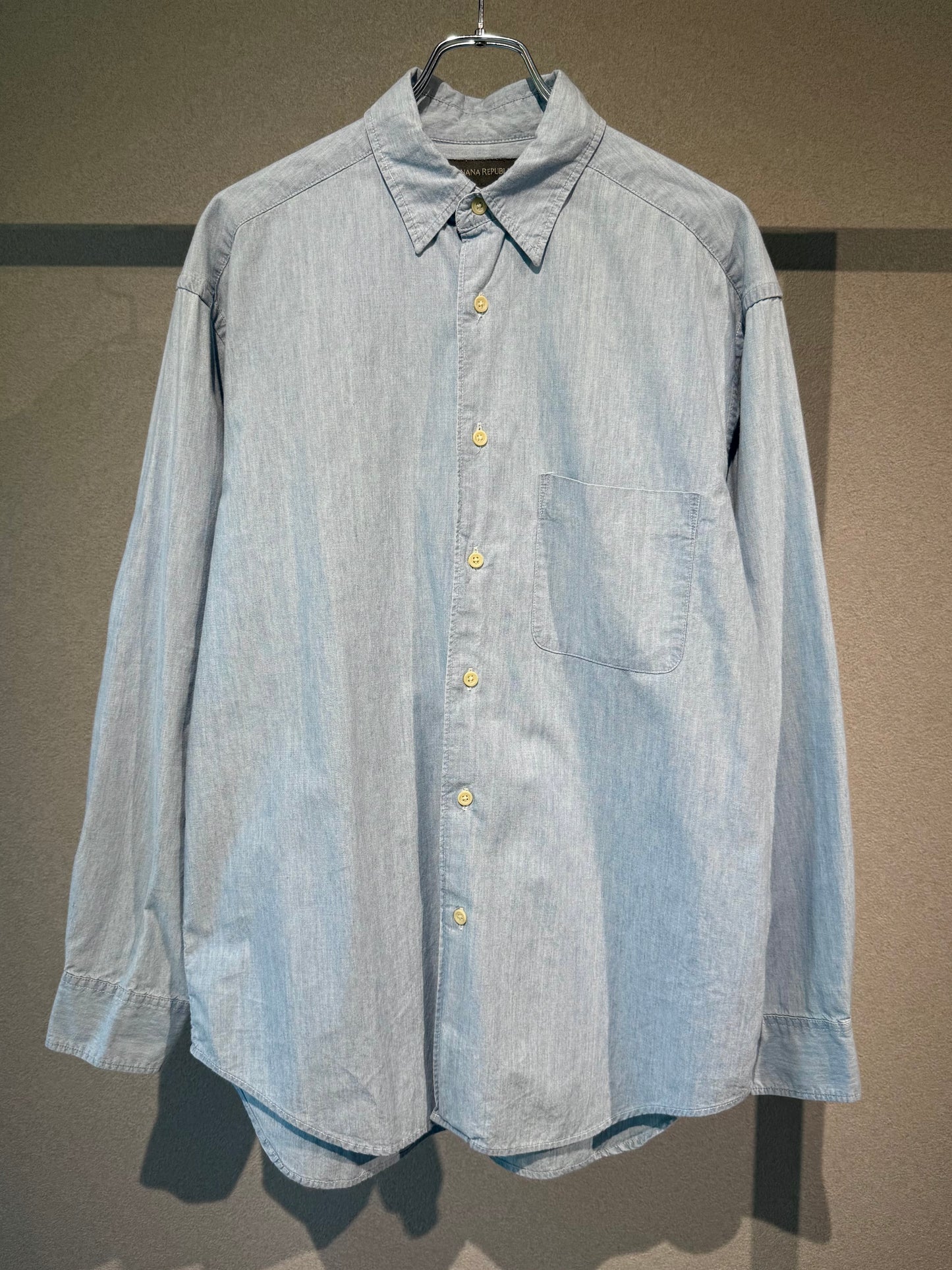 00's BANANA REPUBLIC chambray shirt