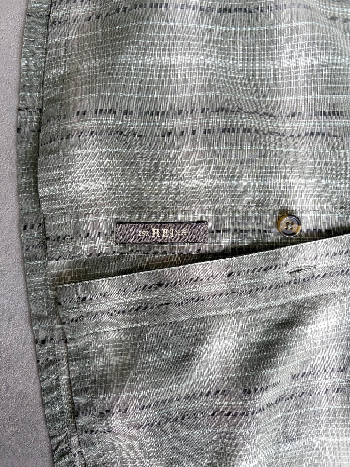 00's REI rayon shirt