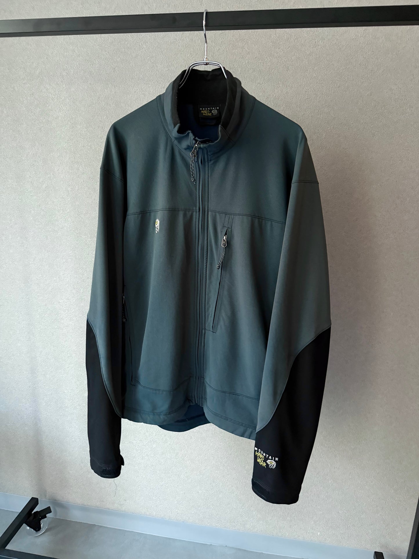 00's MOUNTAIN HARDWEAR softshell jacket