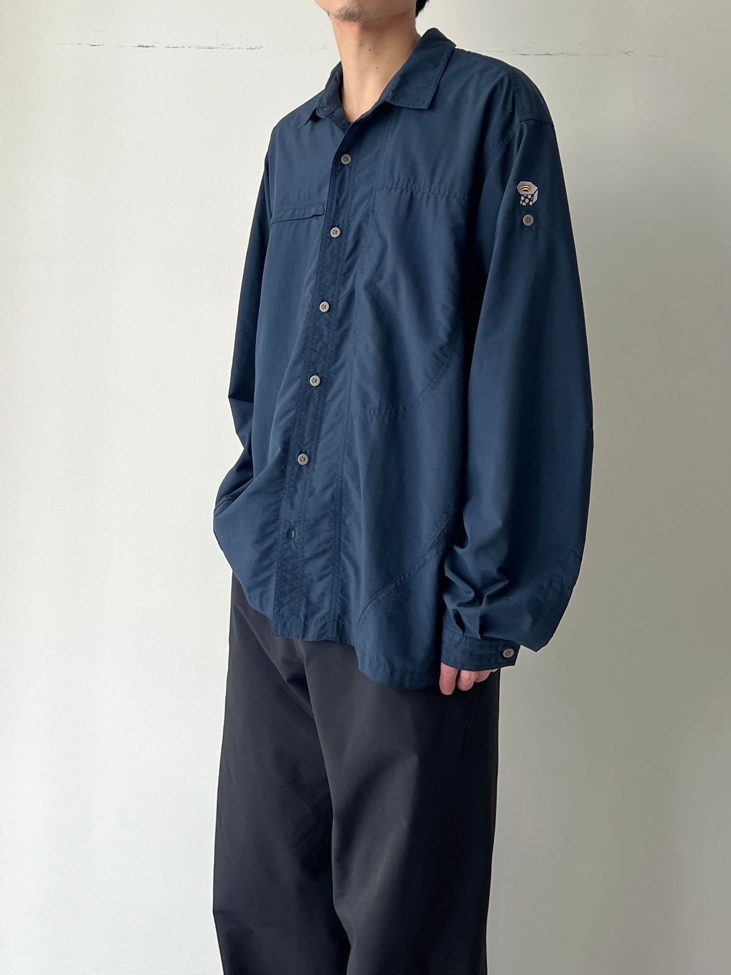 00's MOUNTAIN HARDWEAR nylon shirt