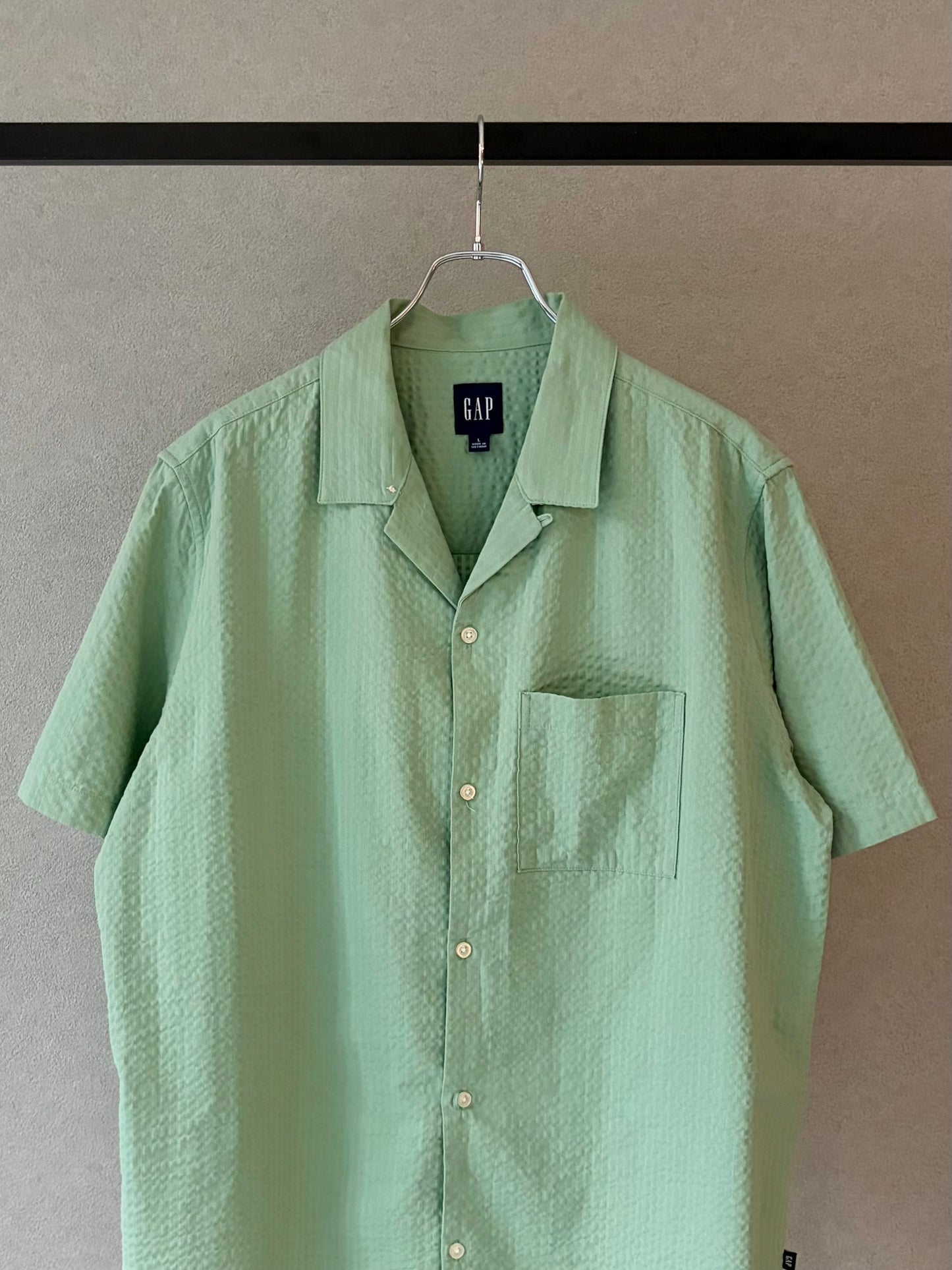 00's GAP open collar seersucker shirt