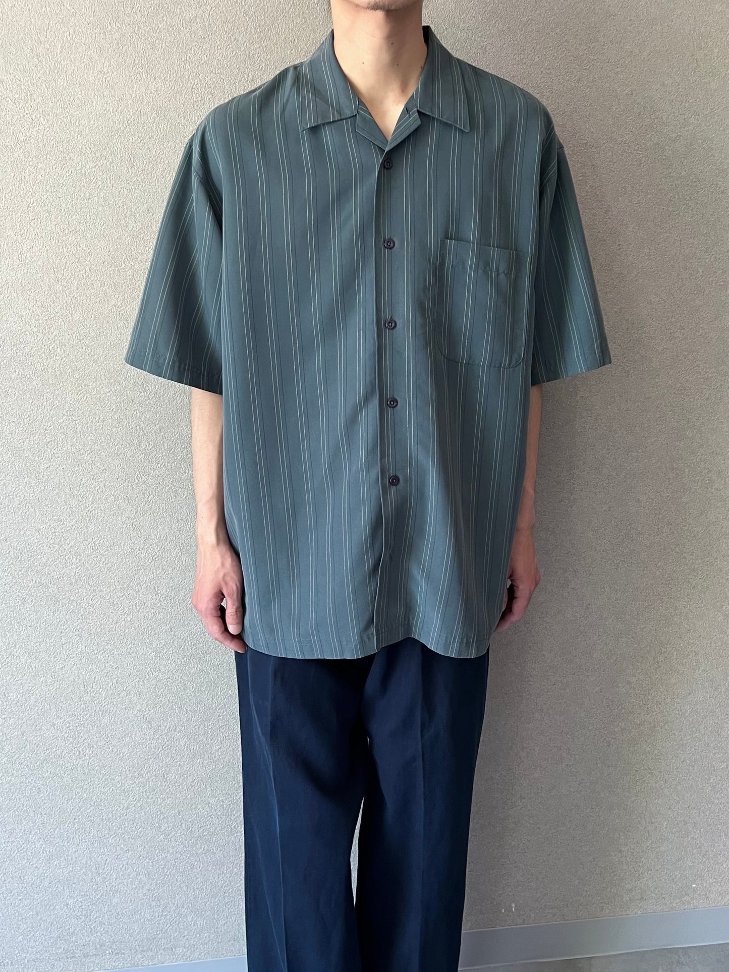 00's haggar open collar shirt