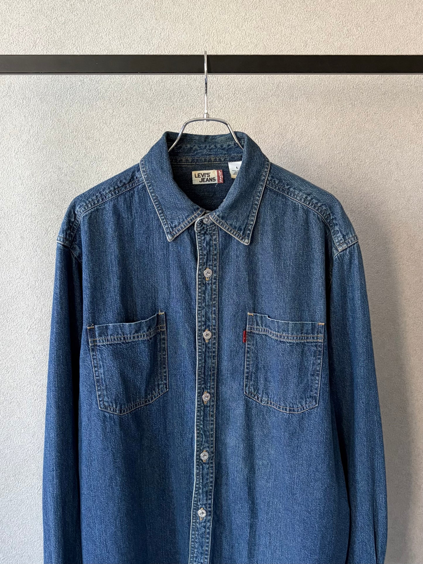 00's Levi's denim shirt