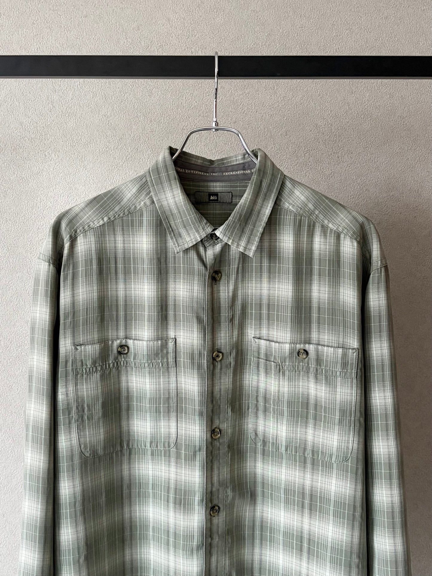 00's REI rayon shirt