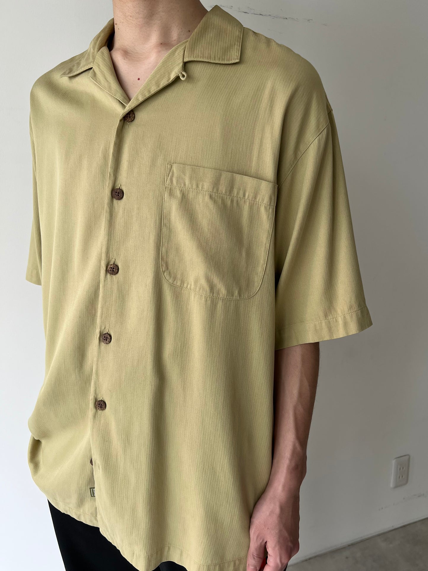 00's Tommy Bahama open collar silk shirt