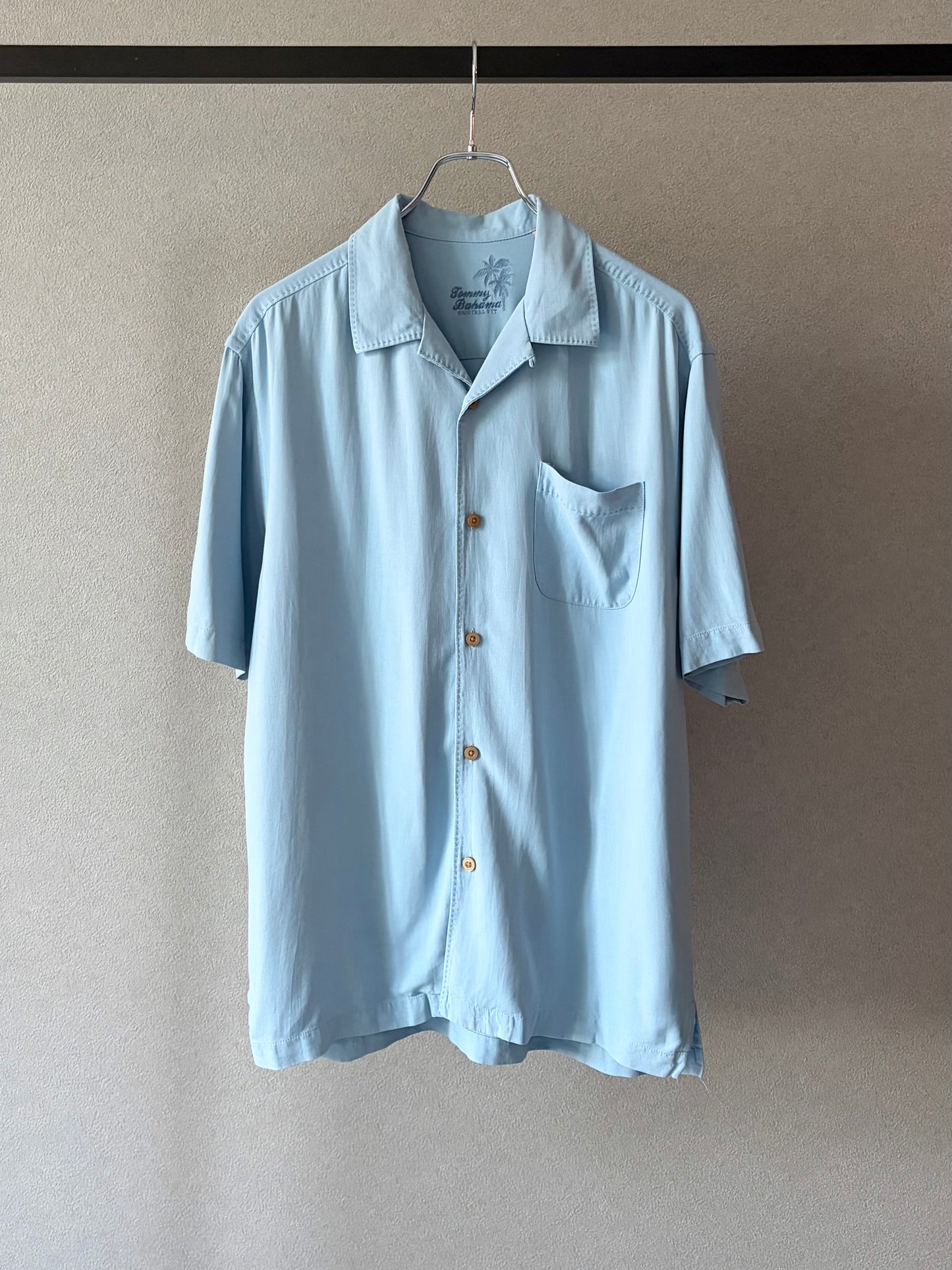 00's Tommy Bahama open collar silk shirt