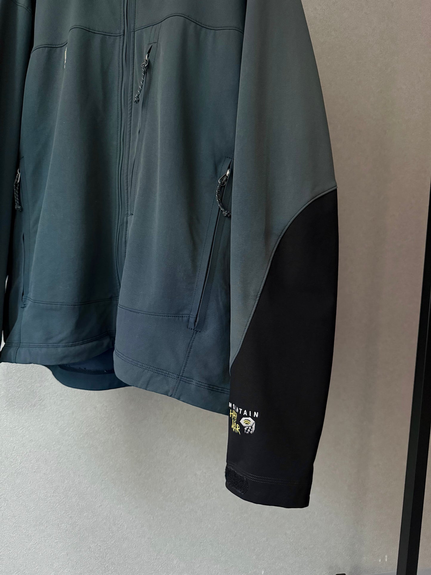 00's MOUNTAIN HARDWEAR softshell jacket