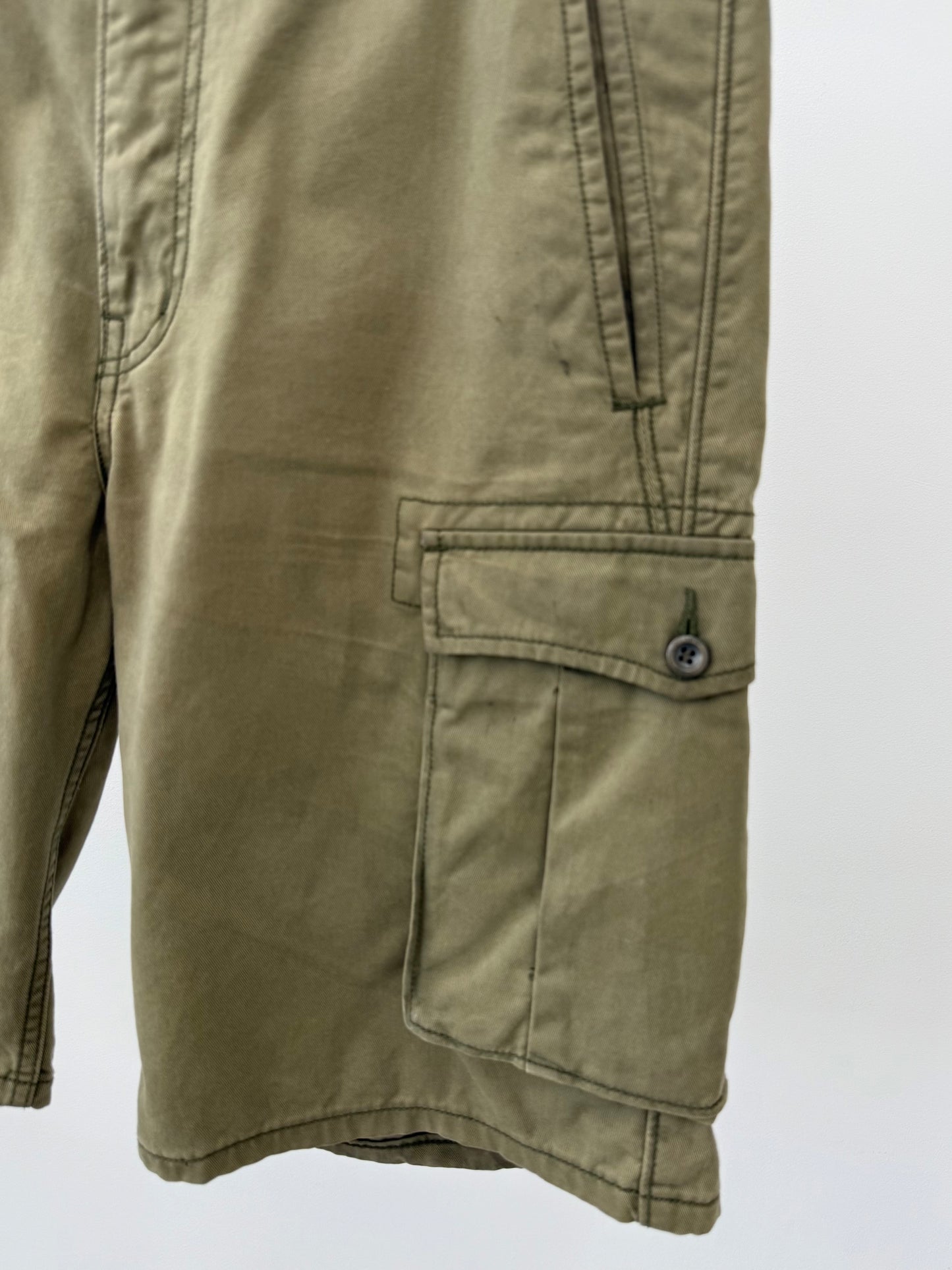 00's Levi's cargo shorts