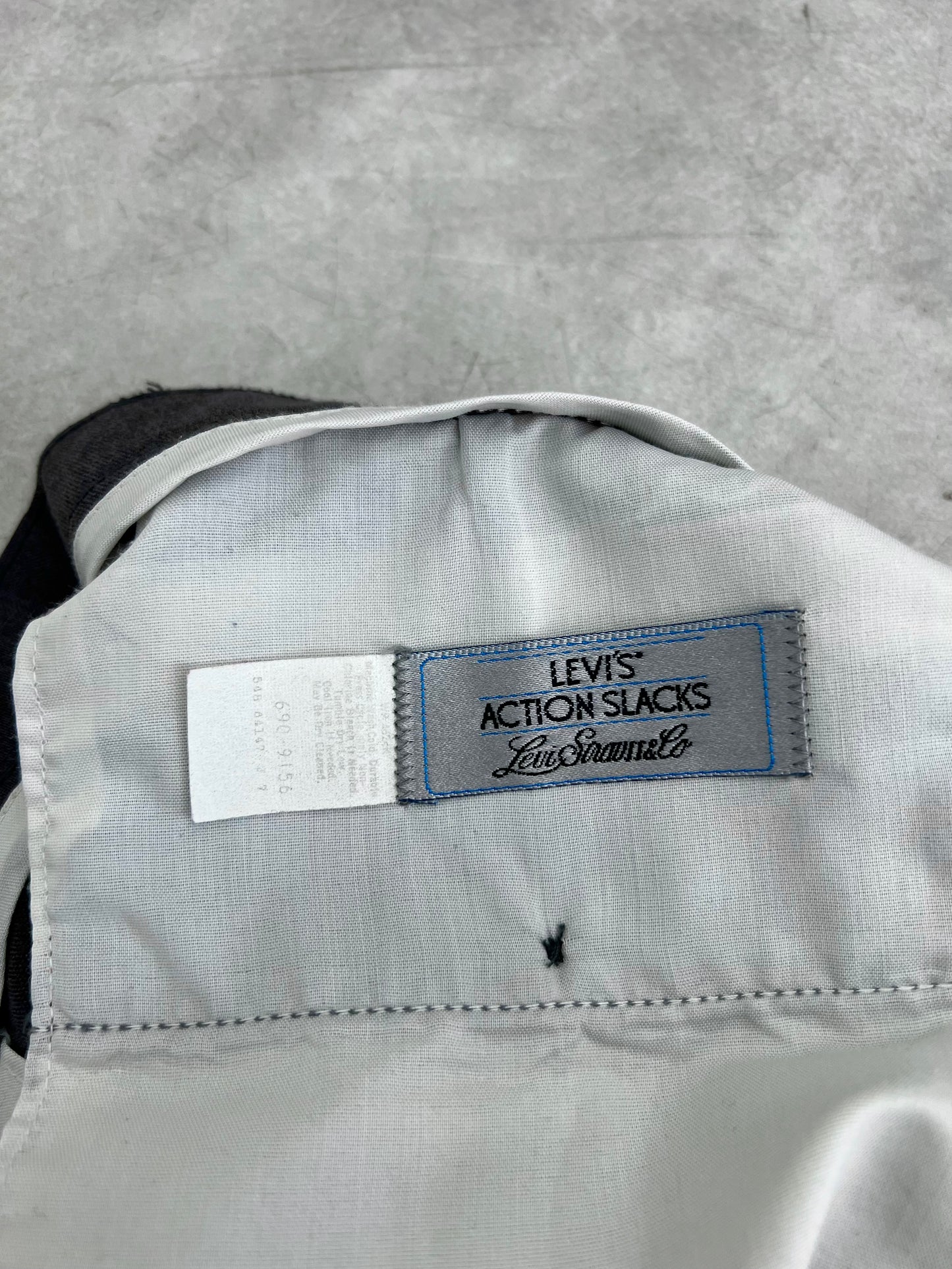 90's Levi's action slacks