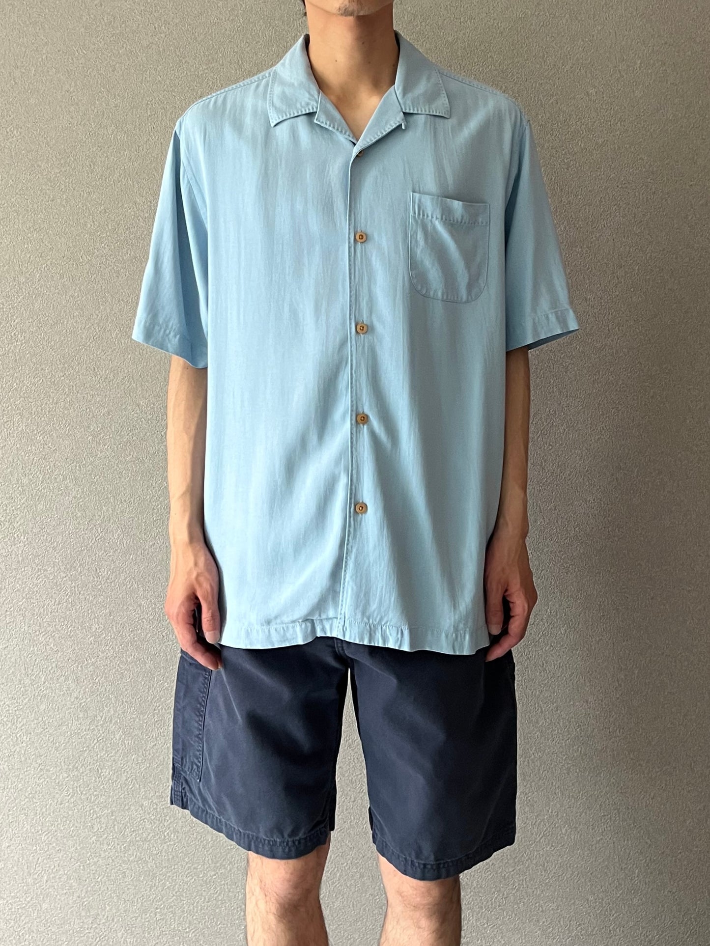 00's Tommy Bahama open collar silk shirt