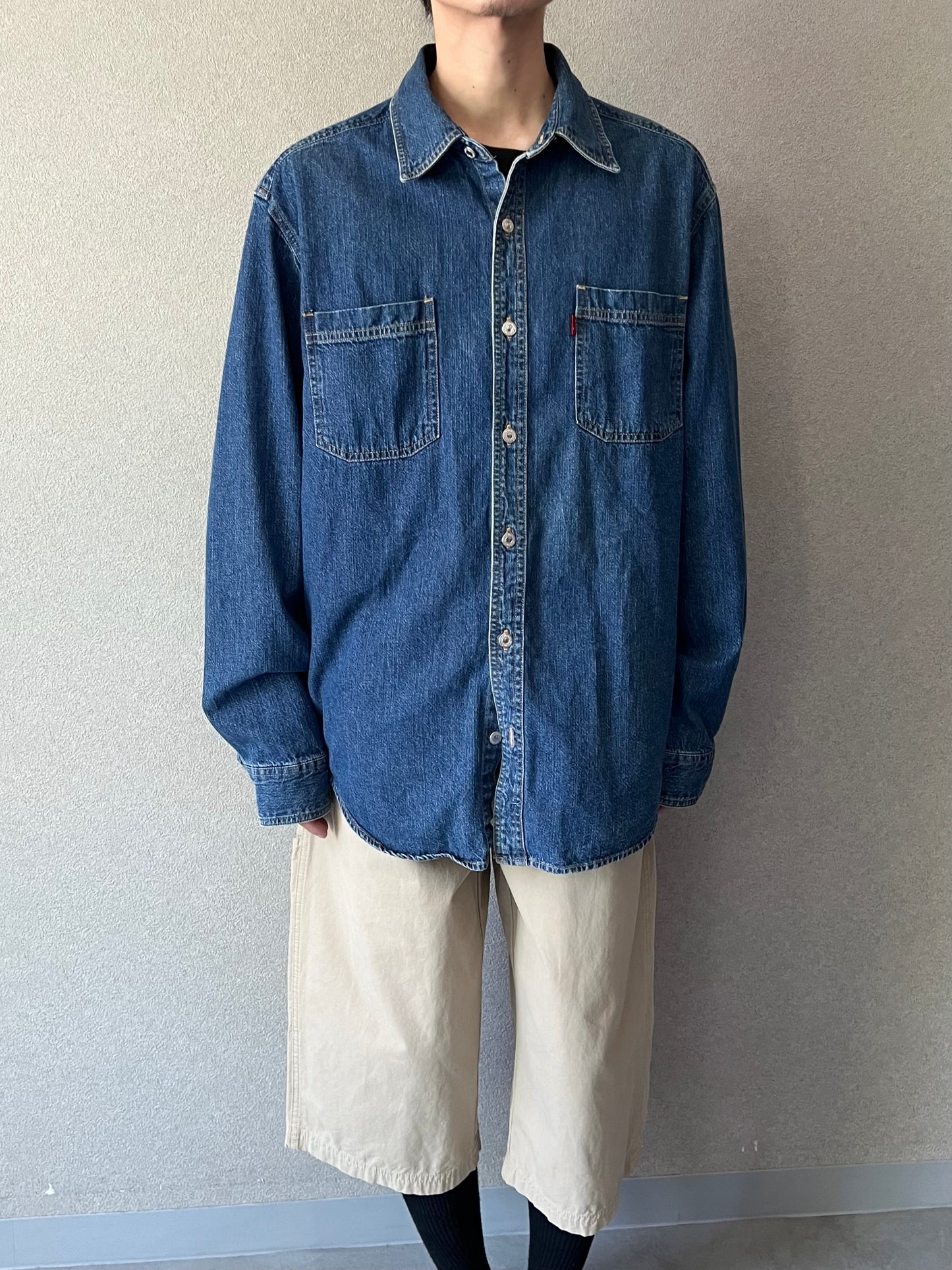00's Levi's denim shirt