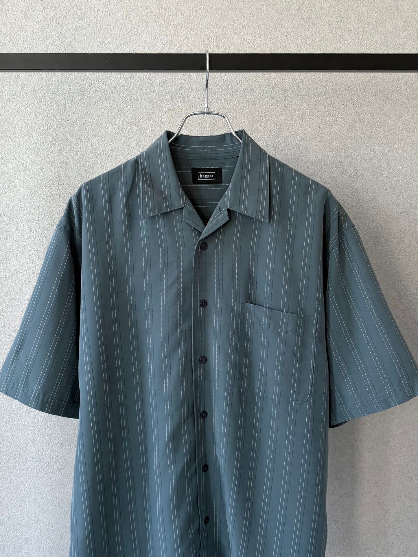 00's haggar open collar shirt