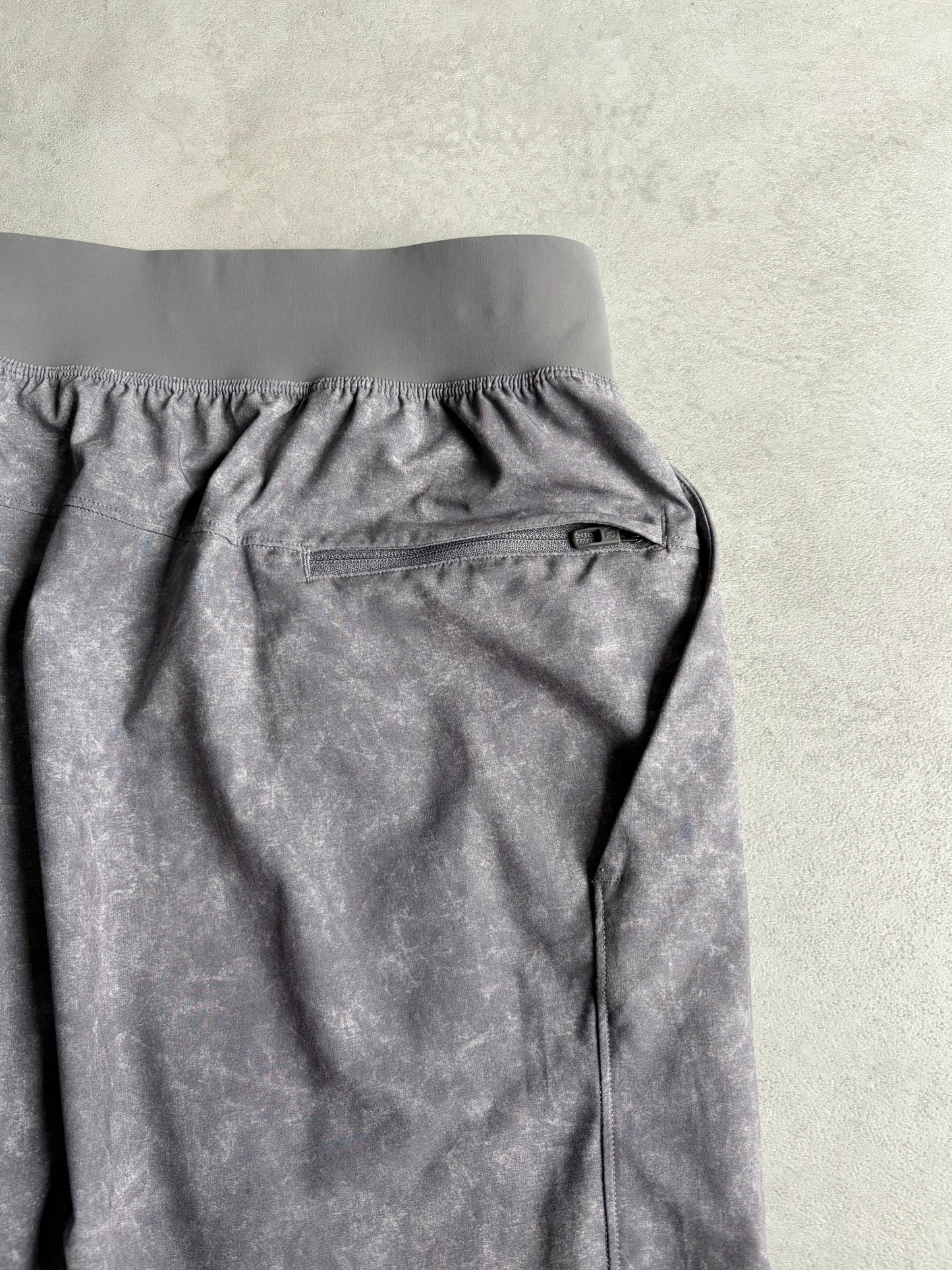 10's lululemon shorts