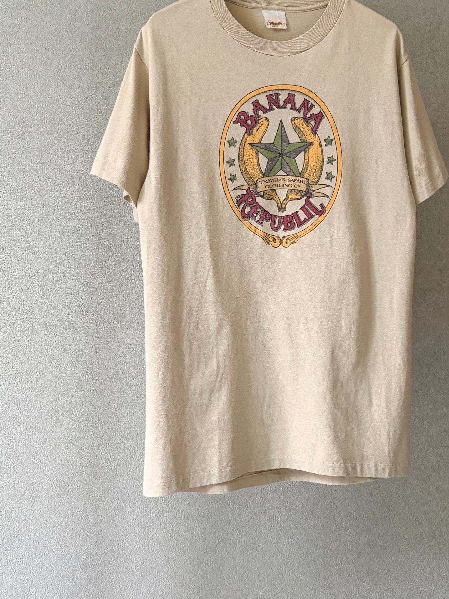 80's BANANA REPUBLIC print t-shirt "Made in USA"