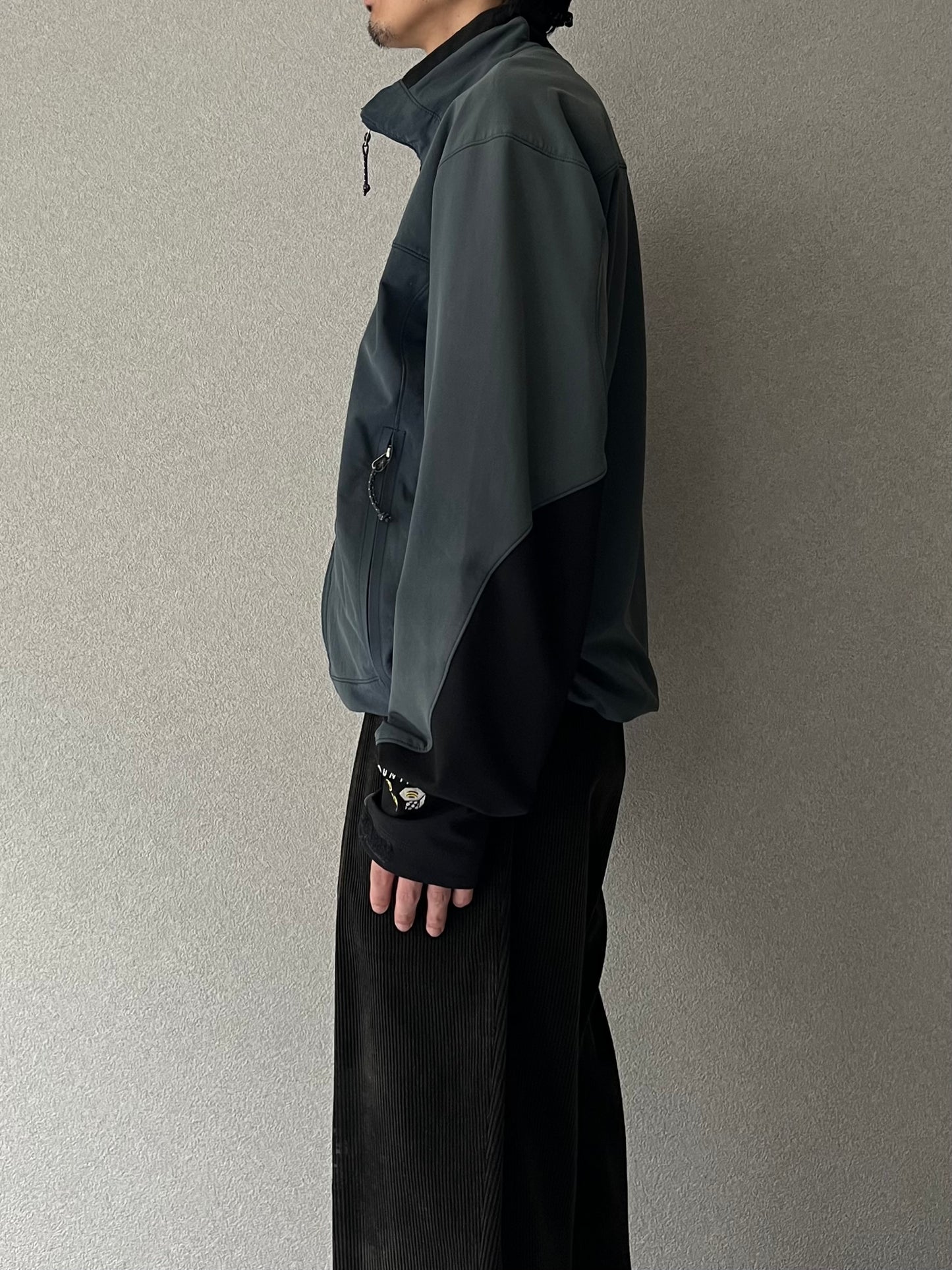 00's MOUNTAIN HARDWEAR softshell jacket