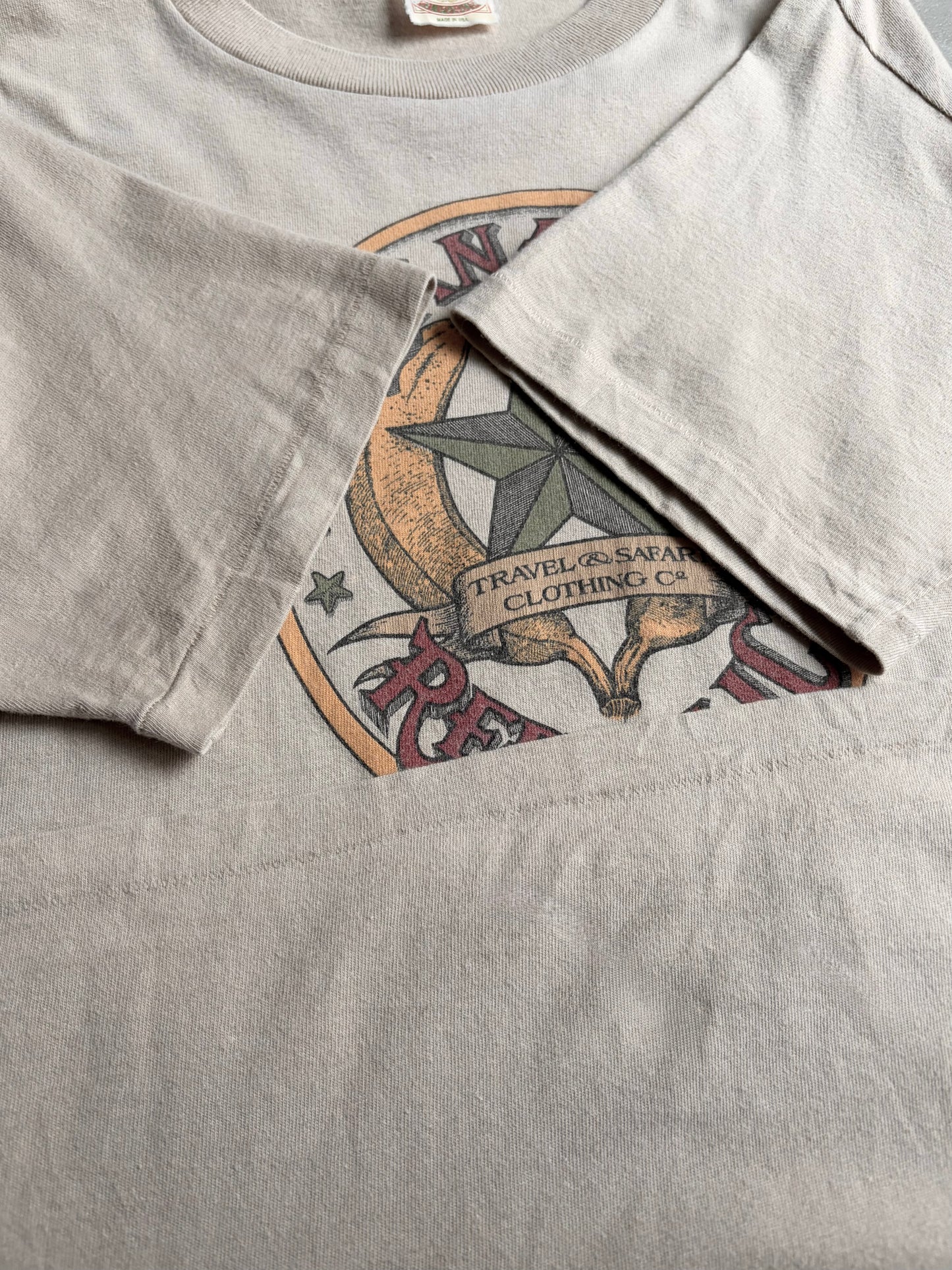 80's BANANA REPUBLIC print t-shirt "Made in USA"
