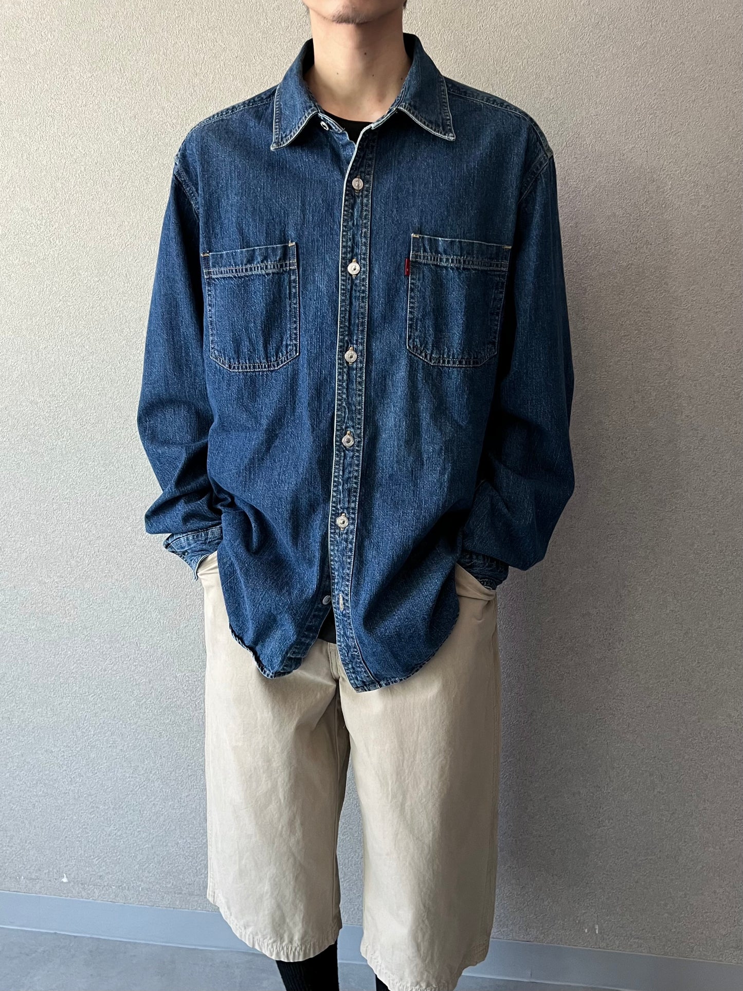 00's Levi's denim shirt