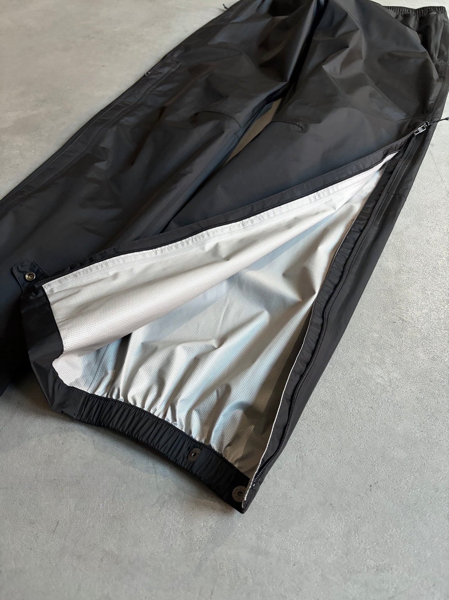 10's Patagonia nylon pants