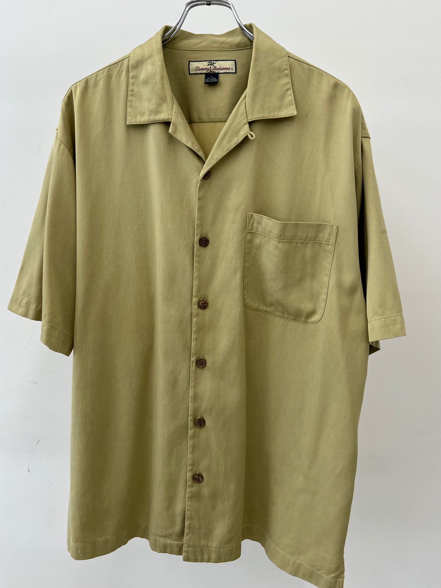 00's Tommy Bahama open collar silk shirt