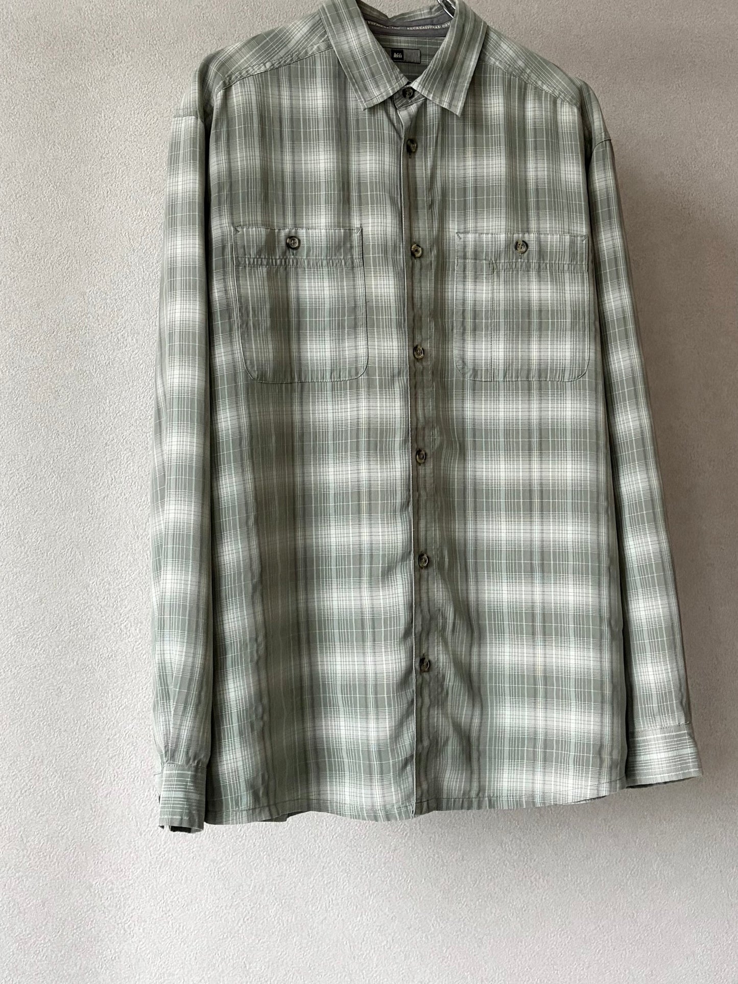 00's REI rayon shirt