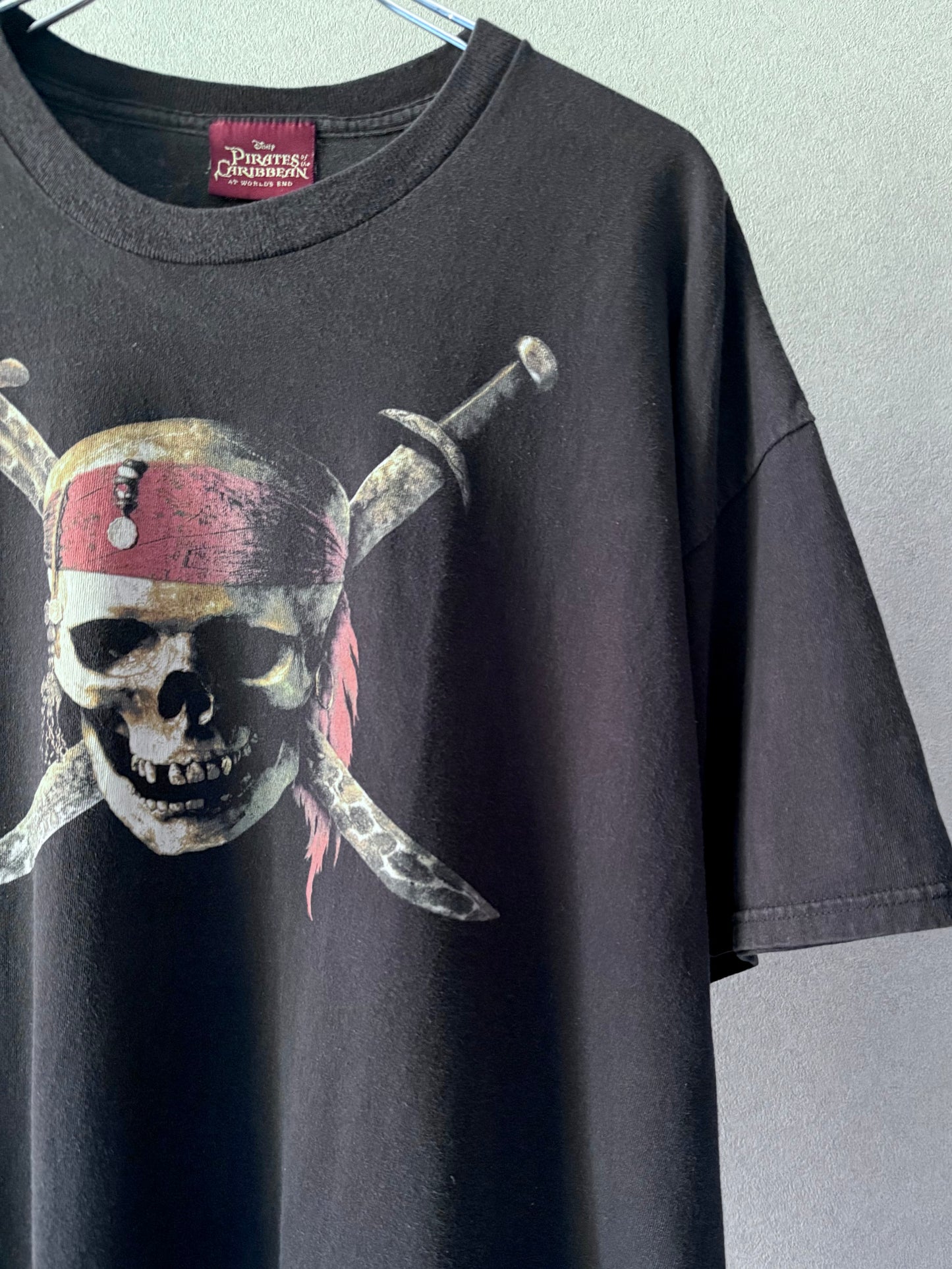 00's Disney PIRATES OF CARIBBEAN t-shirt